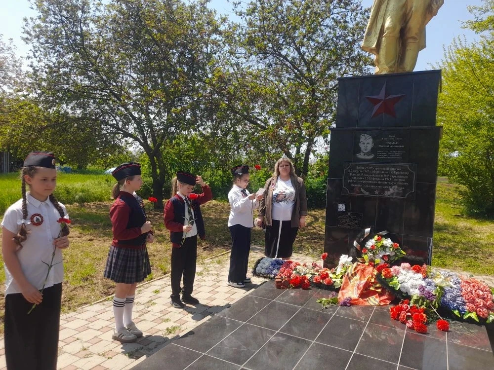 Есть память, которой не будет конца… 🌹  Сегодня наши третьеклассники совершили важный шаг в сохранен