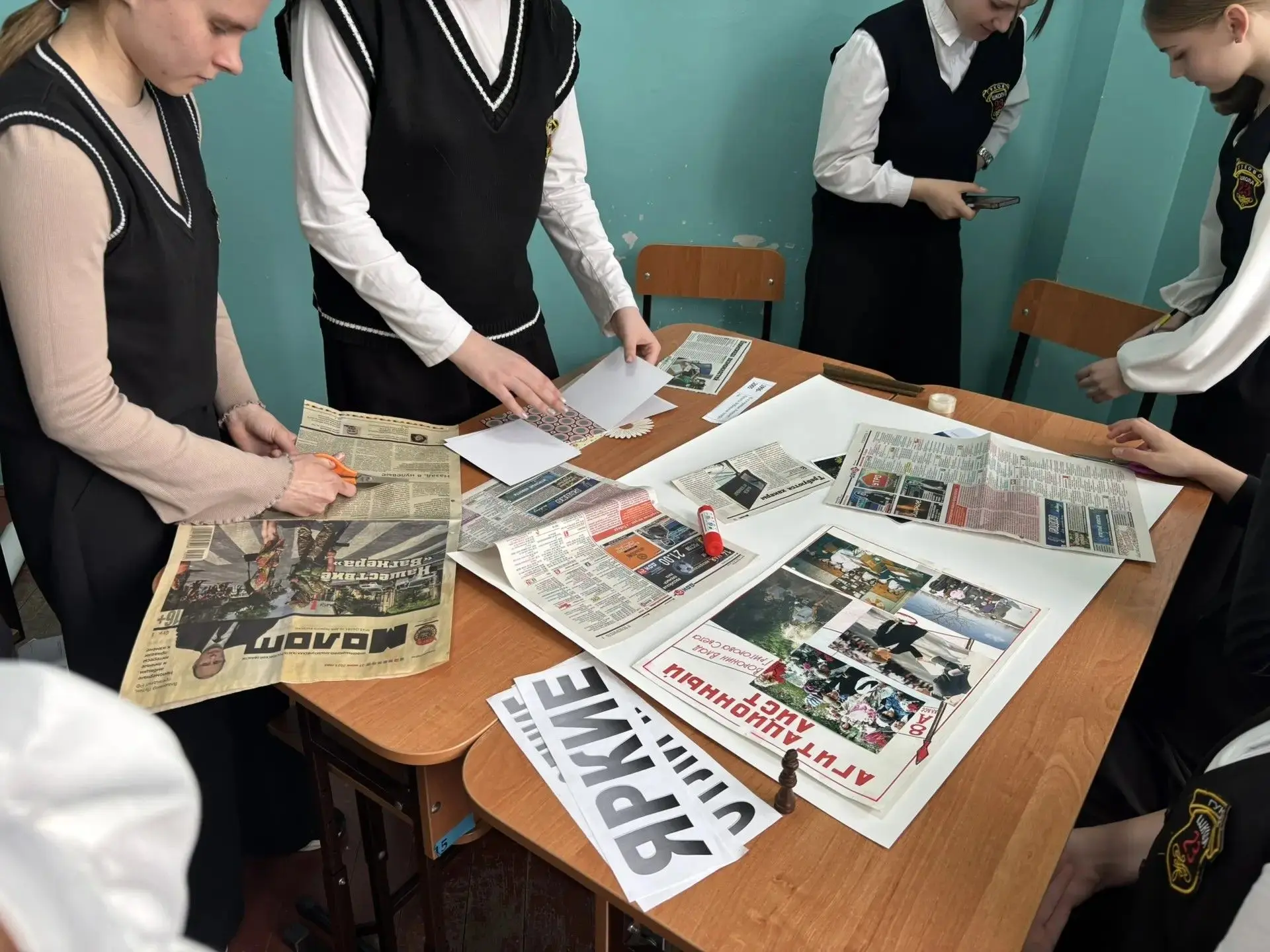 ✨ ИТОГИ МАСТЕР-КЛАССА «ПОДАРОК ШКОЛЕ СВОИМИ РУКАМИ» ✨ В кабинете № 123 вчера за один урок 6 команд п
