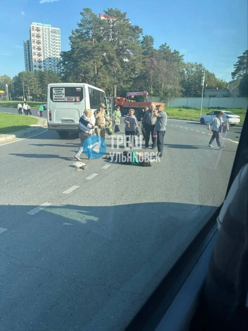 😱 Женщина выпала из 15 маршрутки на Верхней Террасе вчера днем. Подробности выясняются.