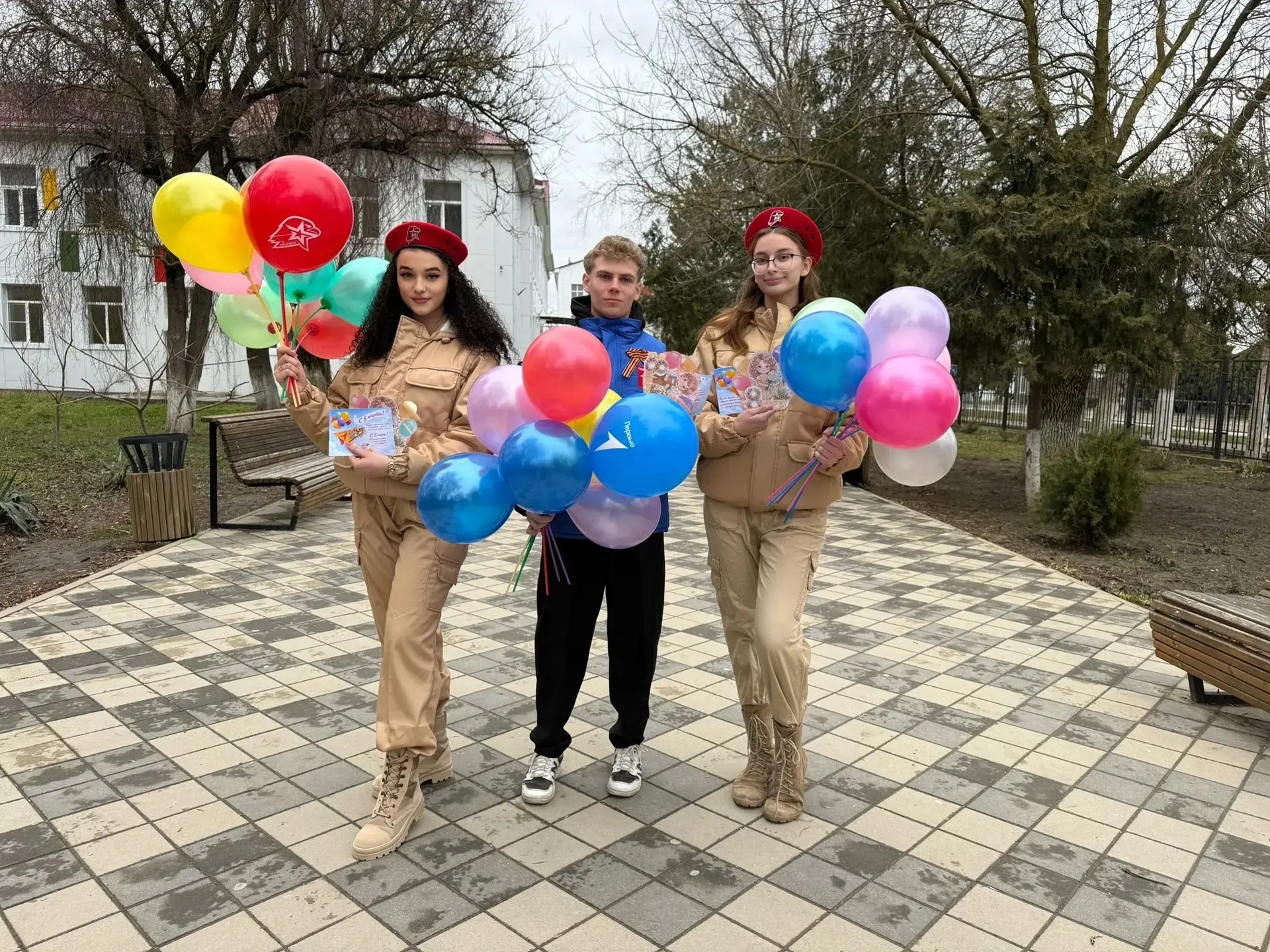 «Километр красоты» от юнармейцев школы № 3! 🌷✨💐  В преддверии 8 Марта отряд «Патриоты Кубани» и акти