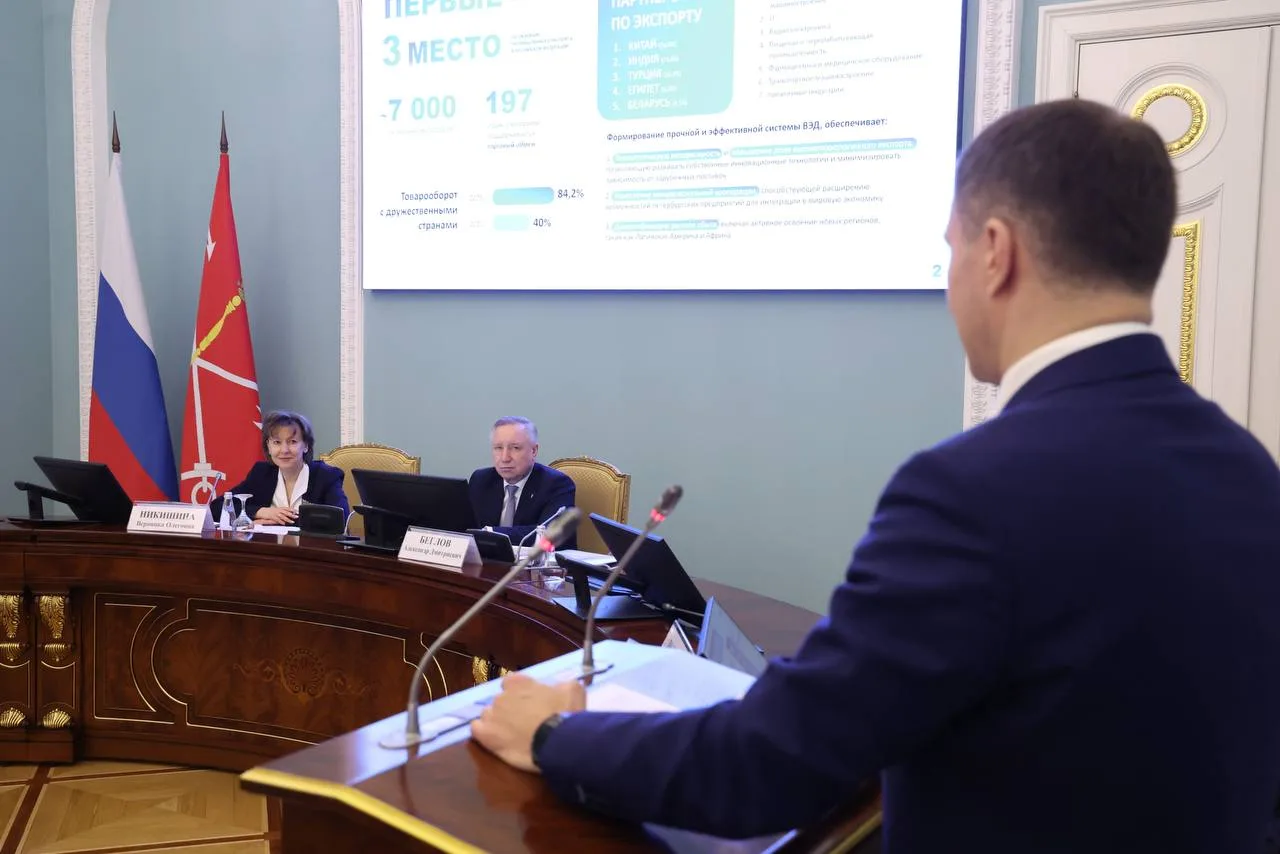 Санкт-Петербург укрепляет позиции среди лидеров несырьевого экспорта России:    📈 В 2025 году несырь