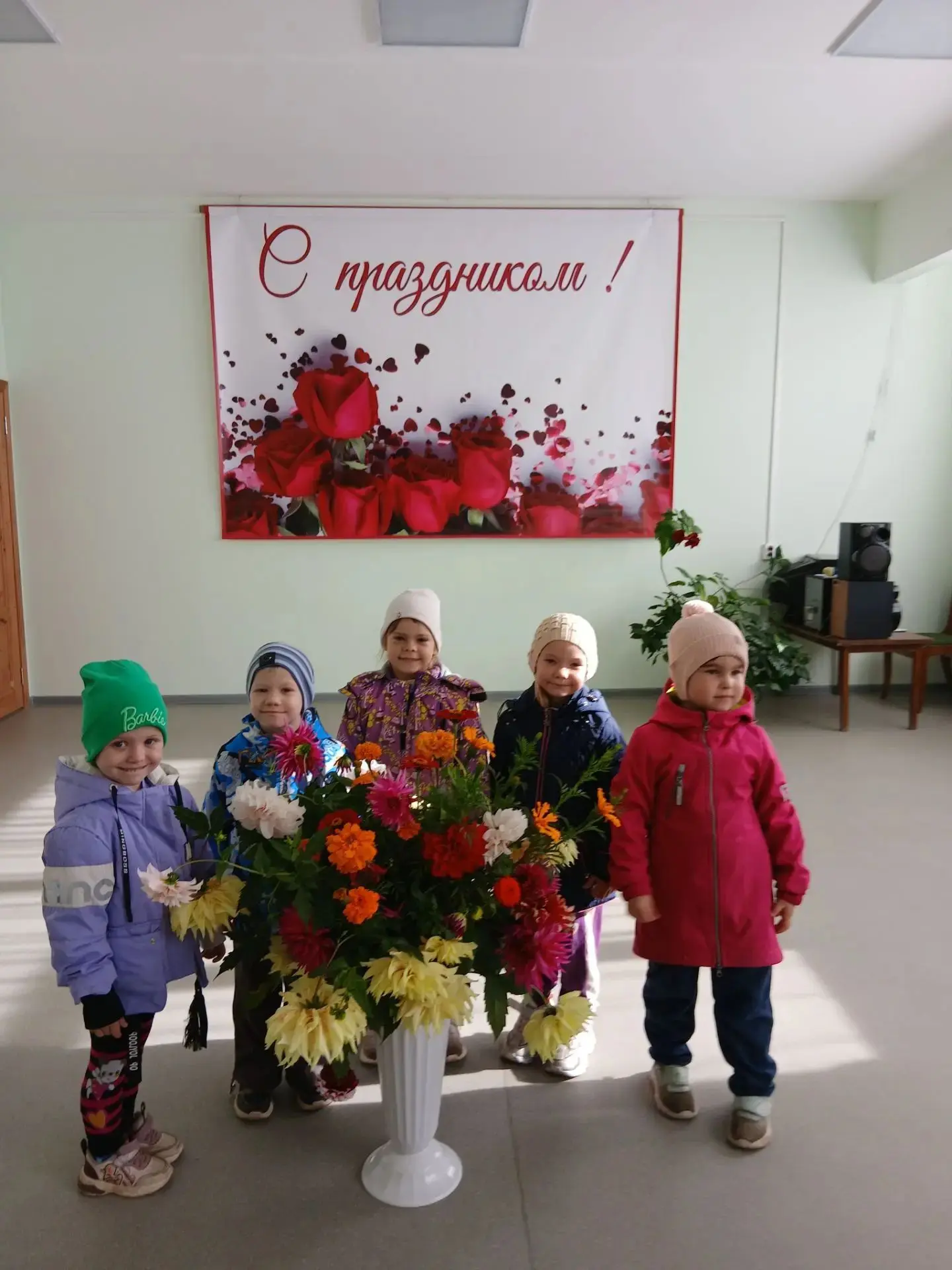 Наши малыши приняли участие в празднике, посвященному дню пожилых людей  в сельском  До...