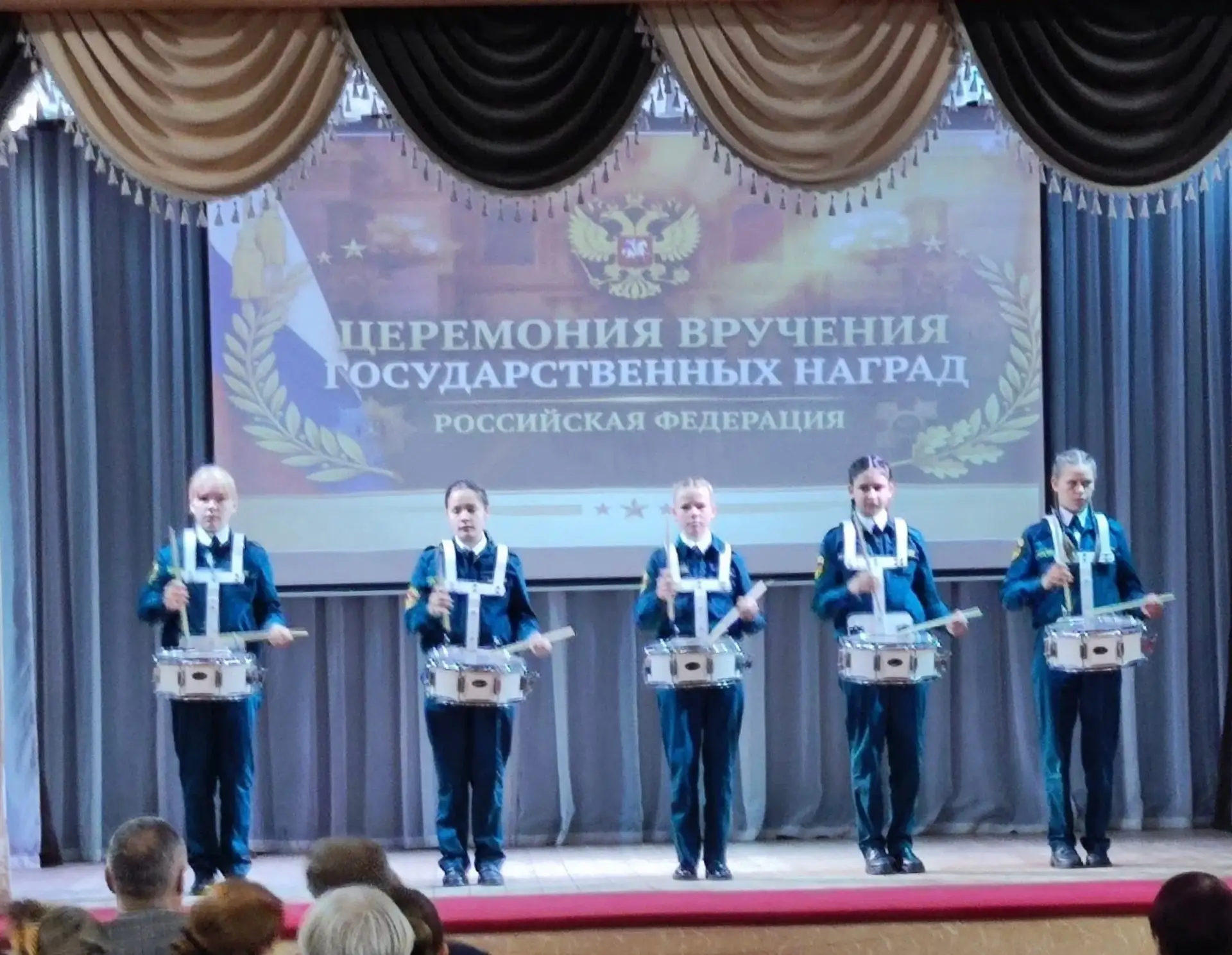 🏅В Комсомольском Центре досуга состоялось вручение государственных наград семьям погиб...