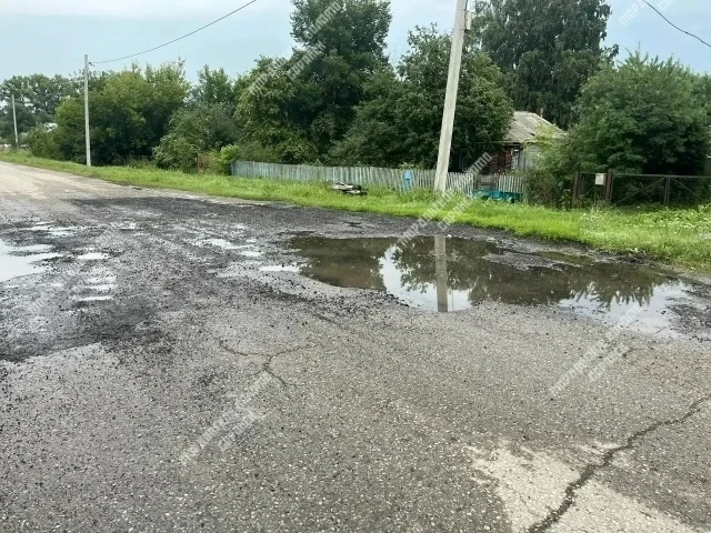 Угадайте, что за грязные пятна на дороге??!!
Не угадаете…. Это «ямочный ремонт» 😱
Я бы назвала выпо