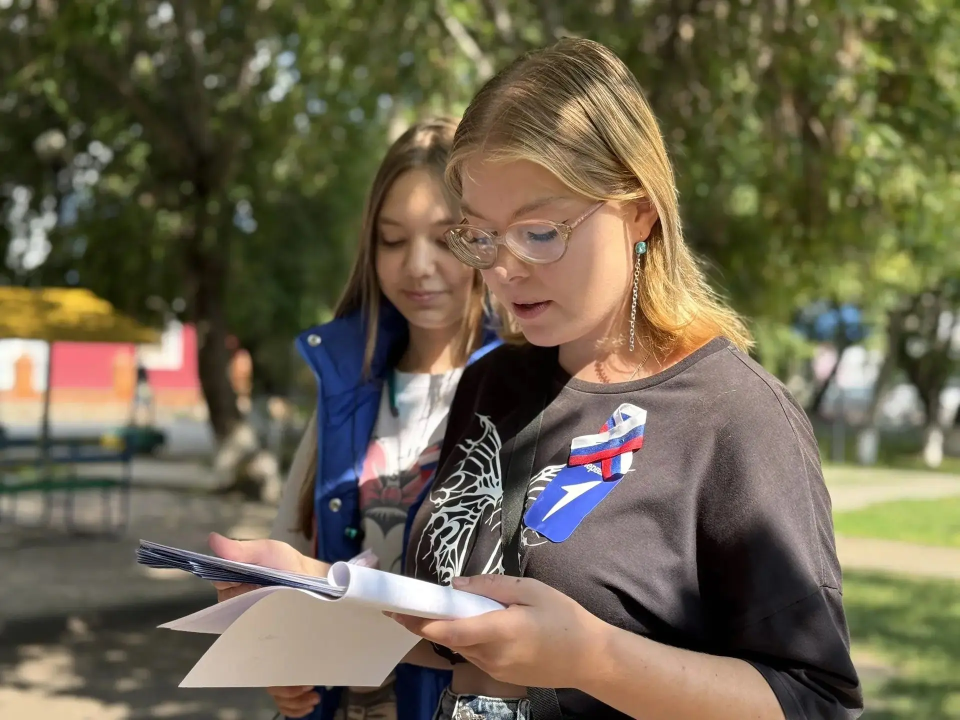 Акция ко Дню Государственного флага РФ прошла в парке села Казанское! 🤍💙❤
