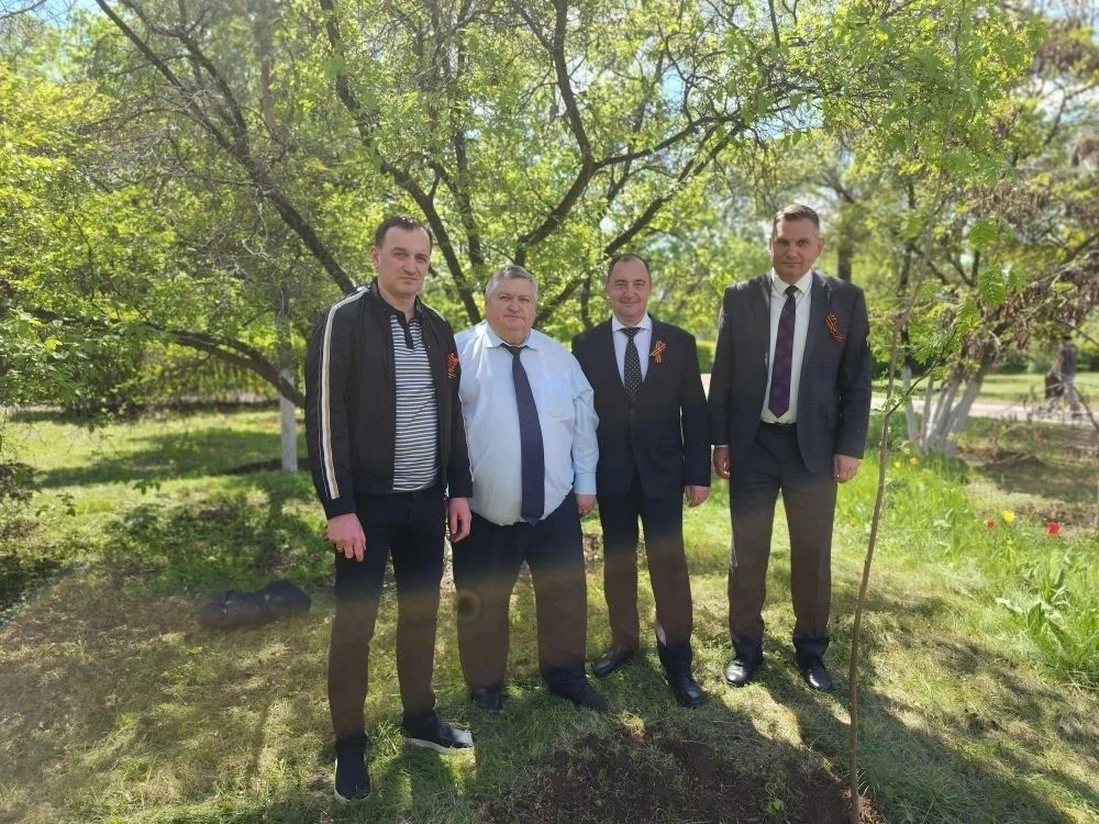 В Оренбурге состоялось центральное мероприятие акции «Сад памяти»  8 мая в Оренбурге, в парке имени 