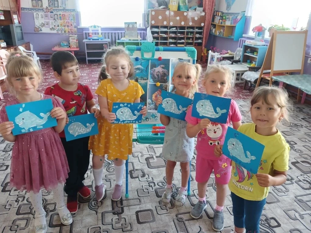В честь Дня морей и океанов 🌊🐳 ребята из средней группы погрузились в подводный мир! Они рассмотре