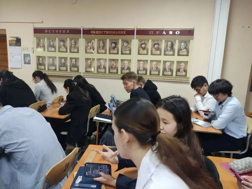 📢 Онлайн‑викторина в Лицее № 15  Учащиеся 5–11 классов приняли участие в викторине, посвящённой 25‑л