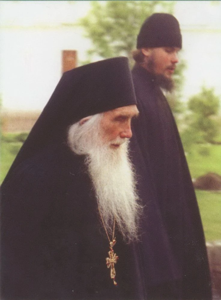 💭 Не верьте тем, кто говорит, что достиг святости. Подлинная святость всегда сопровожд...