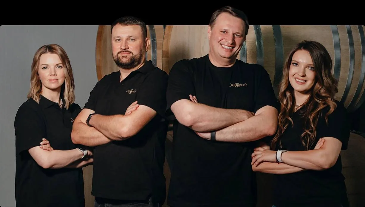 🍷 Знакомим вас с новой винодельней — Du Vin?

Du Vin? — семейный проект, созданный в 2022 году.  
О