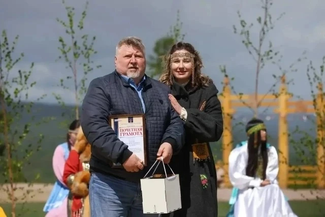 Директор ДК "Юность" Власов Юрий Вячеславович , будучи депутатом Нерюнгринского районно...