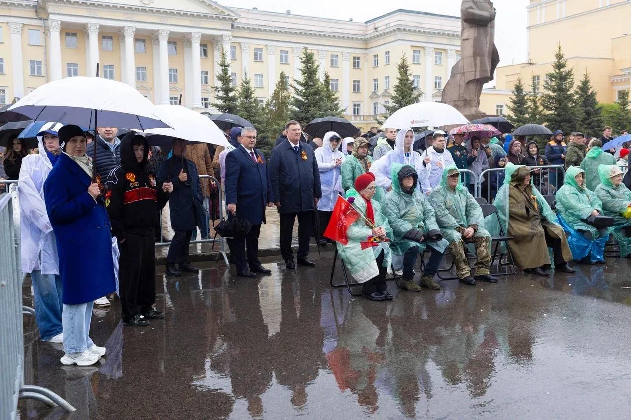 Сегодня мы отмечаем 81-ю годовщину Великой Победы. На площади Ленина традиционно состоялся военный п