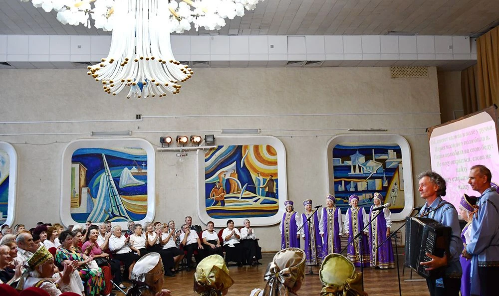 Во Дворце культуры рыбаков прошли традиционные народные посиделки «Душа поет! Гармонь и...