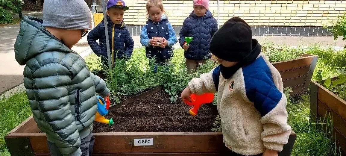 🌱 Юные огородники за работой  В дошкольном отделении прошёл «День посадок». Вместе с воспитателями р
