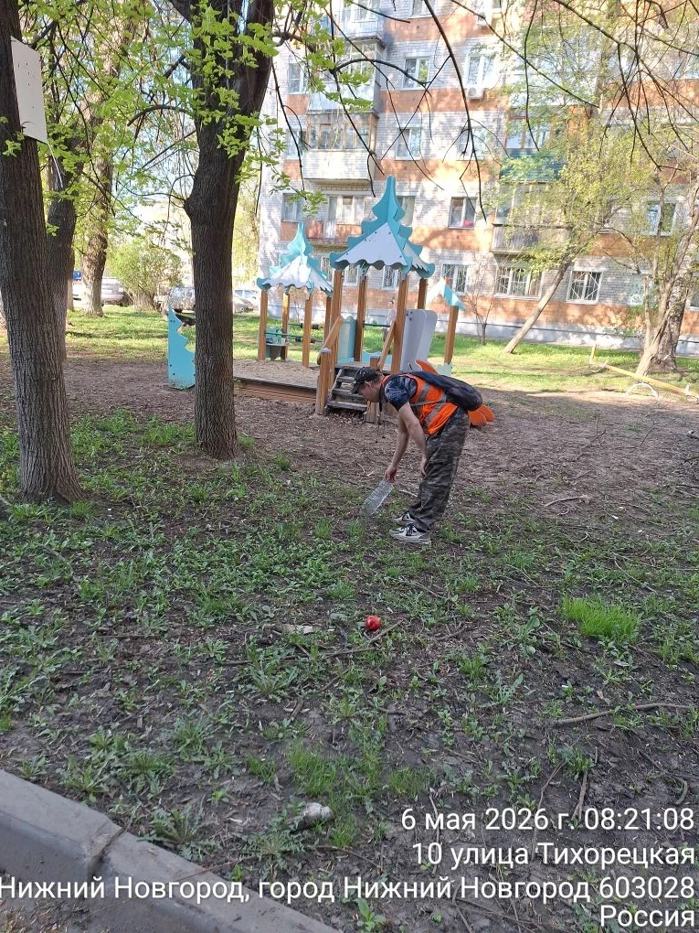 Продолжаем наводить порядок во дворах 🌿 Ежедневно проводим уборку придомовых территорий, контейнерны