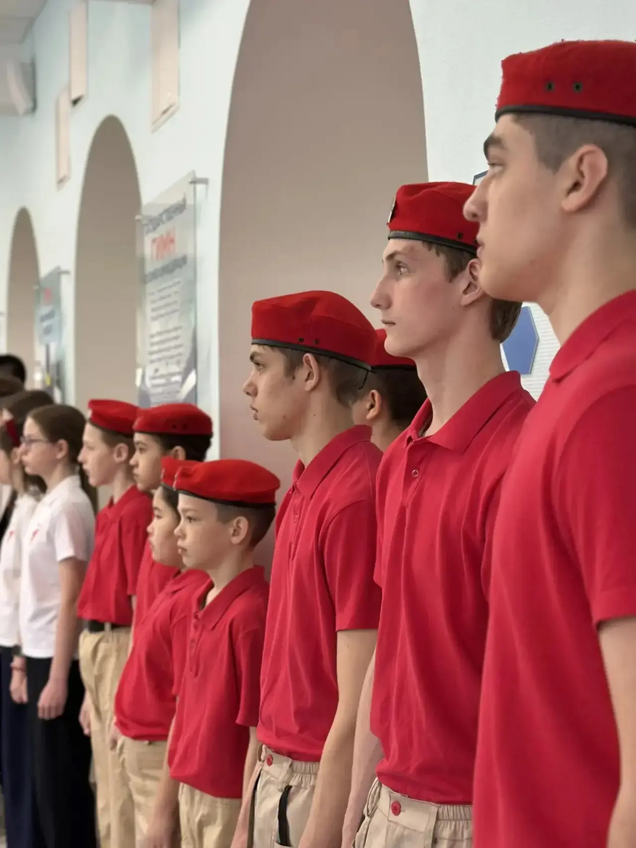 🎖 Торжественное открытие «Вахты памяти»: часовой у Знамени Победы 🎖  Сегодня в Центре образования со