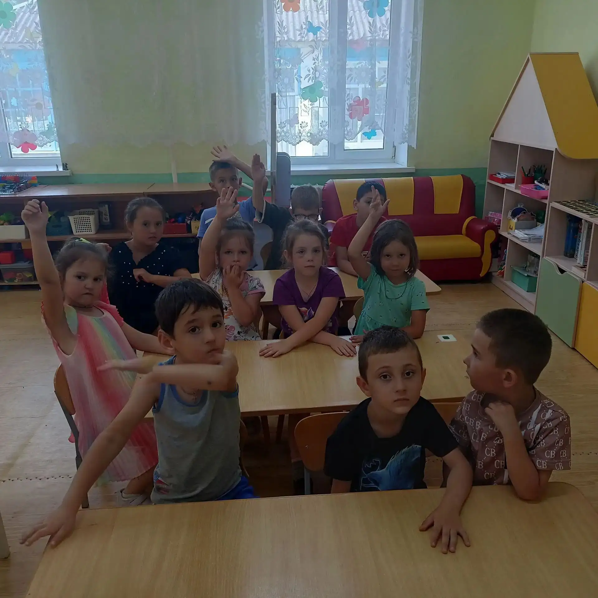 Старшая группа "Бусинки""День рождение В.В.Маяковского". Ребята познакомились с творчеством поэта, р