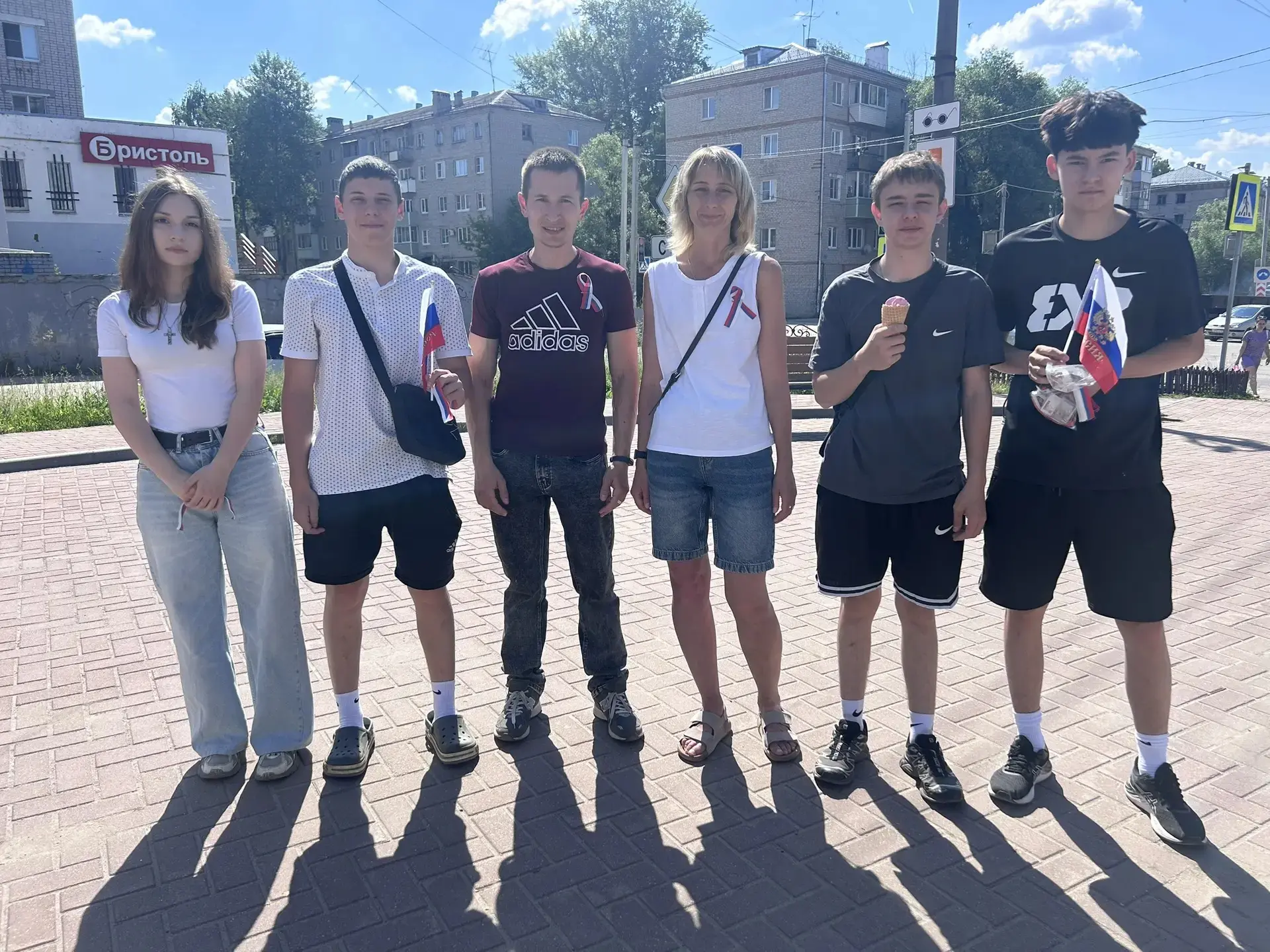 В преддверии Дня России ребята Второй с гордостью присоединились к патриотической акции «Российский 