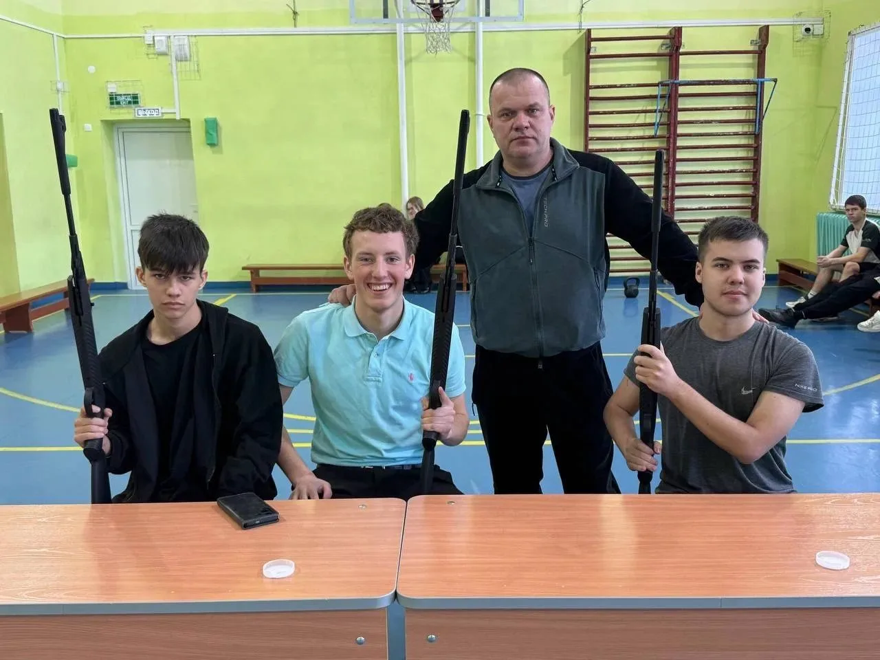 Продолжаются мастер-классы от «Школы стрельбы «Отважные».   Учащиеся 11 «А» изучили основы стрельбы 