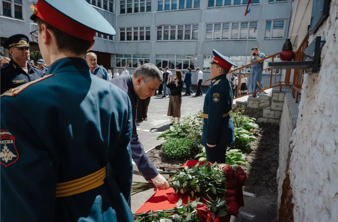 В школе №36 открыли Парты героев — в память о прапорщике Вячеславе Гаврилове и сержанте Дмитрии Бобк