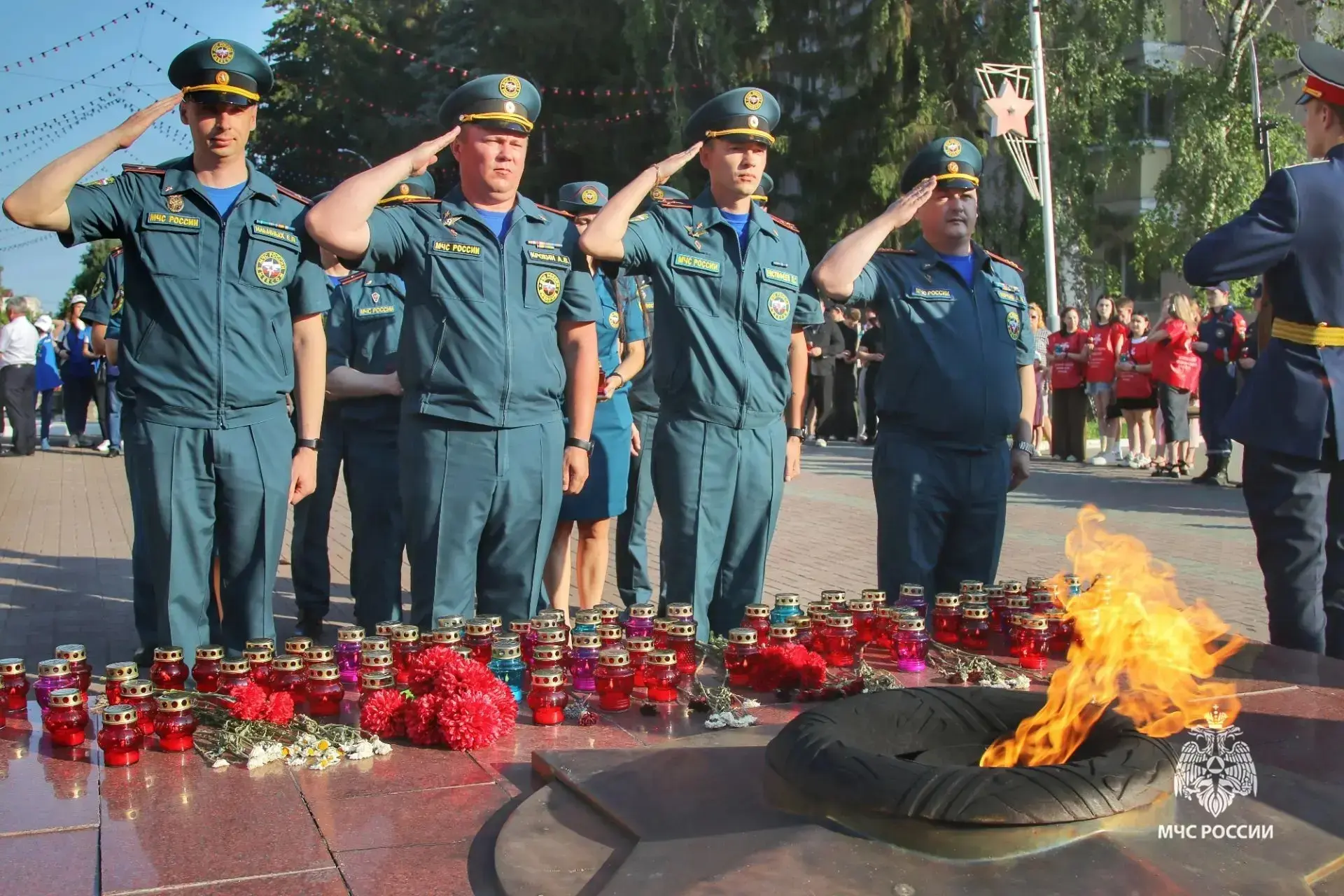 Сотни лампад в память о бессмертном подвиге

Зауральские сотрудники МЧС России присоединились к Всер