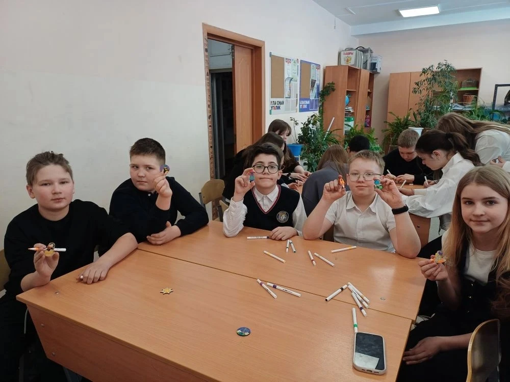 🚀Мастер-класс "Раскрась космическую фигурку" покорил 5-6 классы!  Юные творцы превратили деревянные 