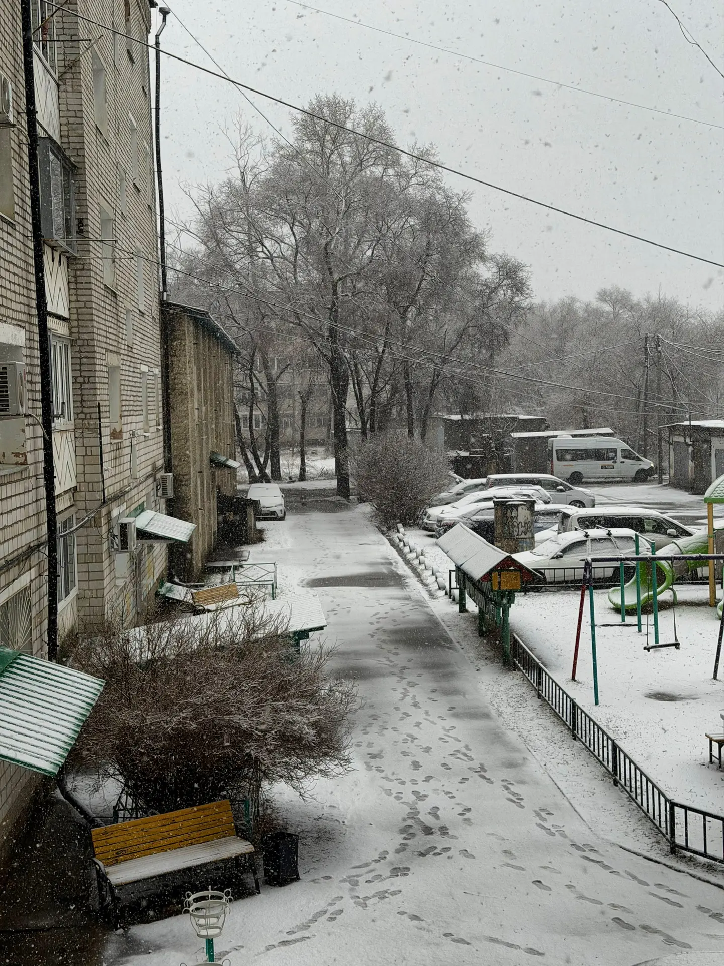 ❄️ В Свободном — снег  Погода в Свободном решила устроить небольшой «камбэк зимы».   До лета осталос