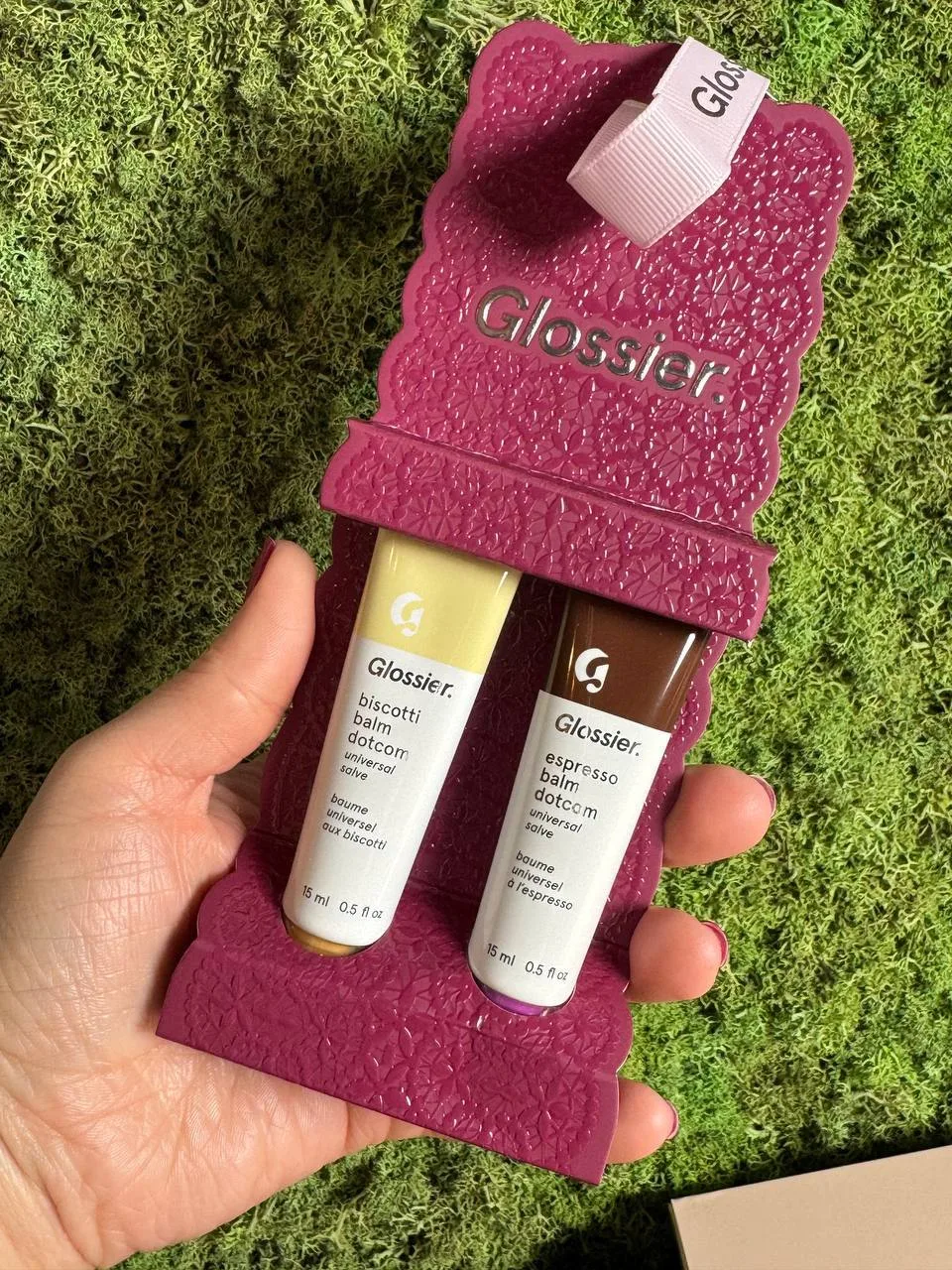 Glossier - Balm Dot Com

Бальзам для губ с ланолином
Внимание! Делим набор - продукт будет без короб