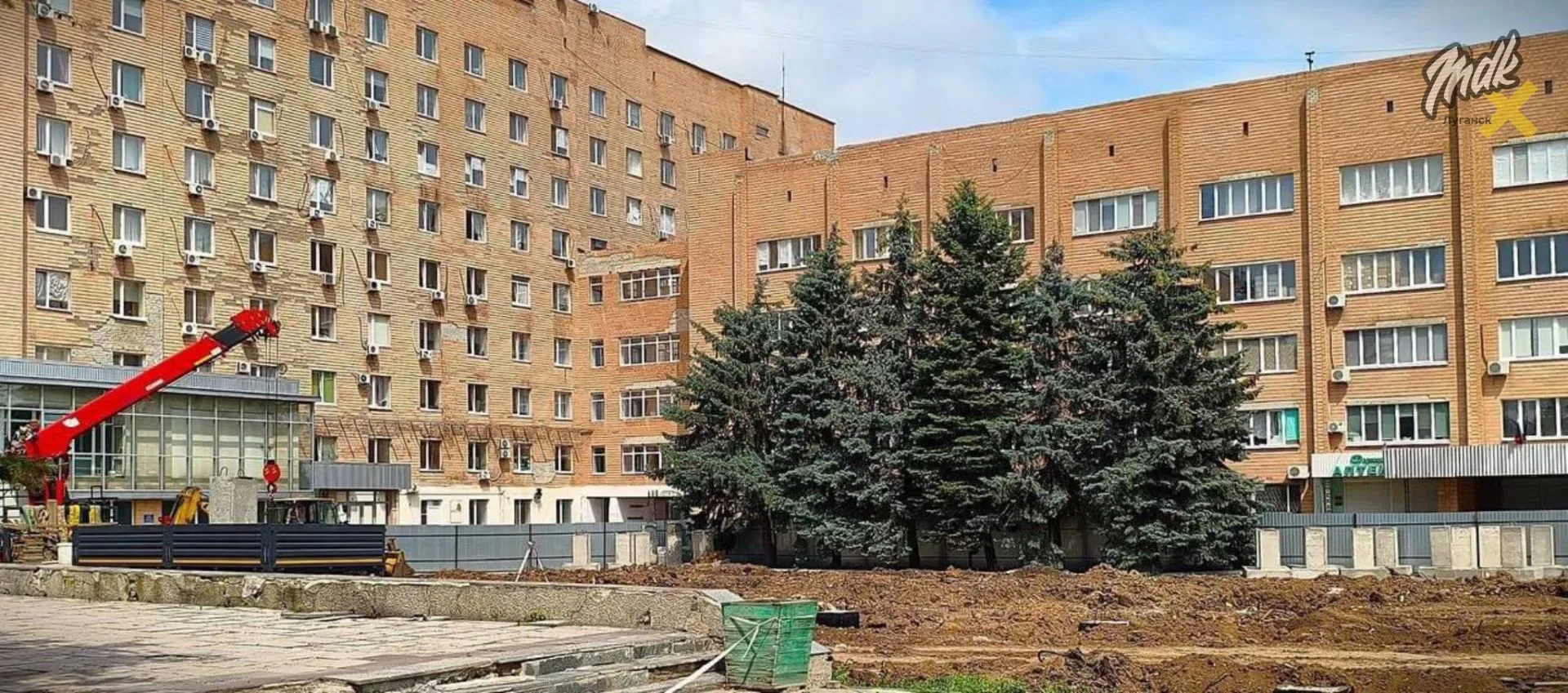 В Луганске продолжается строительство нового приемного отделения республиканской больни...