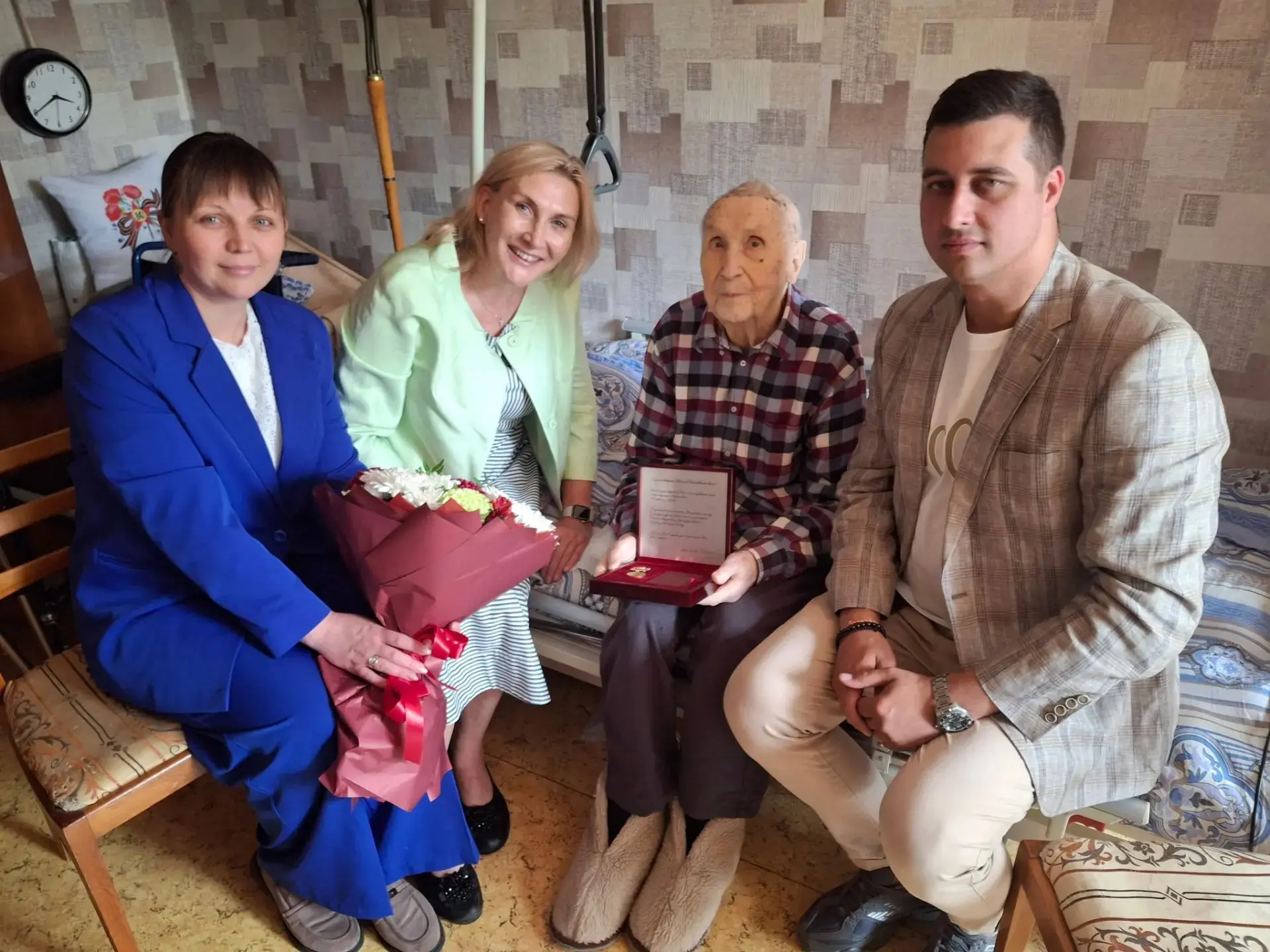 🎖 Ветерану Селицкому Виктору Ивановичу вручили медаль «85 лет битвы за Москву»