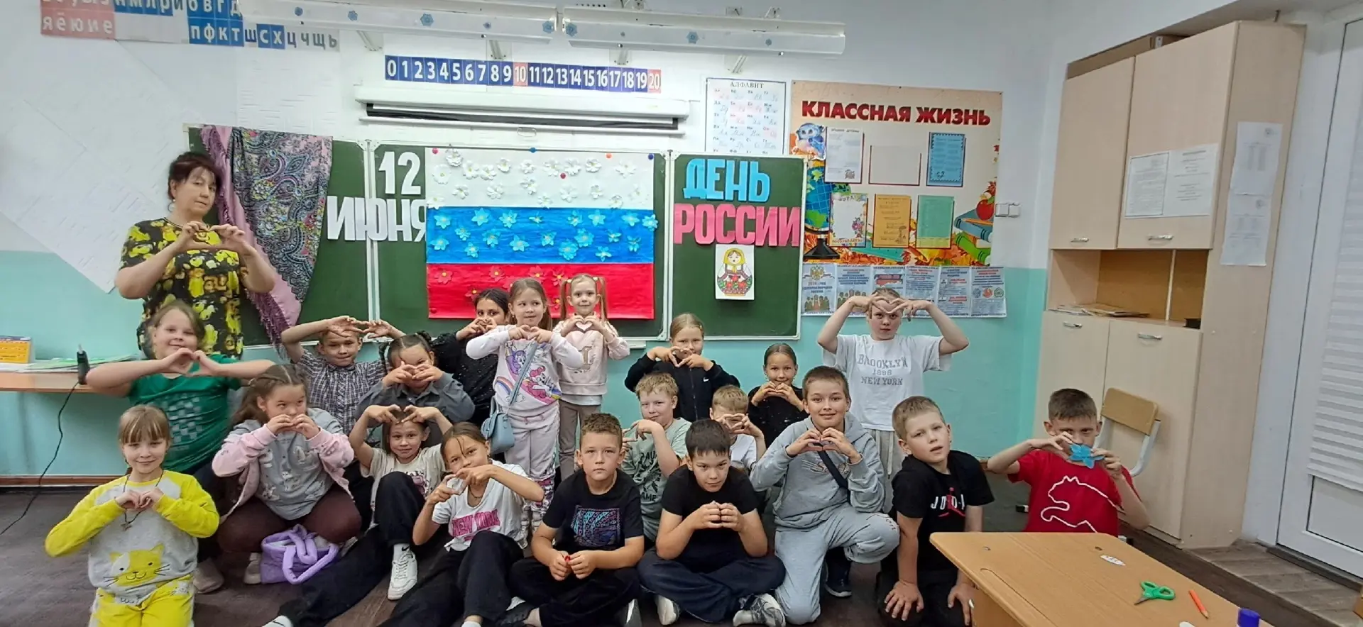 ❤️ С ЛЮБОВЬЮ К РОДИНЕ

Сегодня, в преддверии Дня России, который отмечается 12 июня, в нашем лагере 