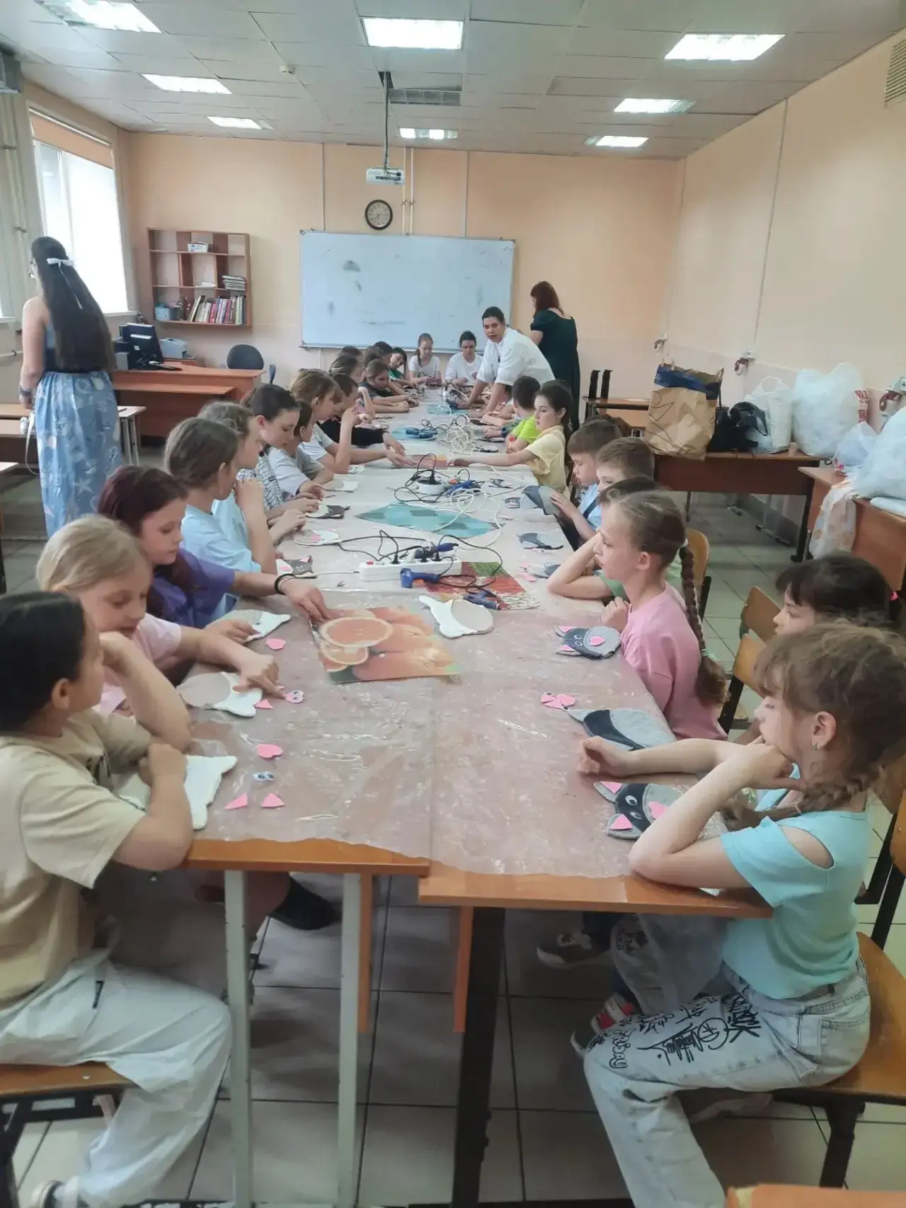 Сегодня в нашем пришкольном лагере пахло уютом и творчеством! 🧵✂️

У нас прошёл потрясающий мастер-
