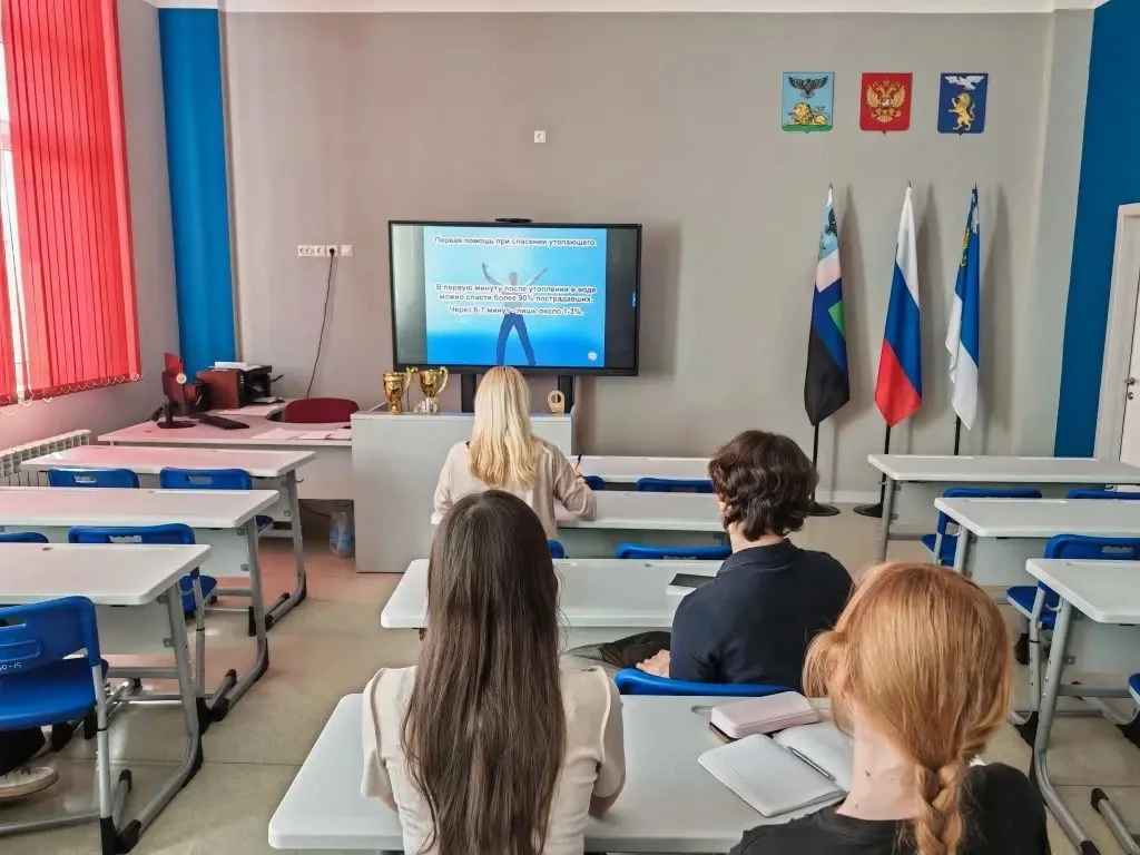 ПРАВИЛА ПОВЕДЕНИЯ НА ВОДОЁМАХ ВВЕСЕННЕ‑ЛЕТНИЙ ПЕРИОД 🌊 🦋  Наш учитель ОБЗР Приходько Ярослав Алексее