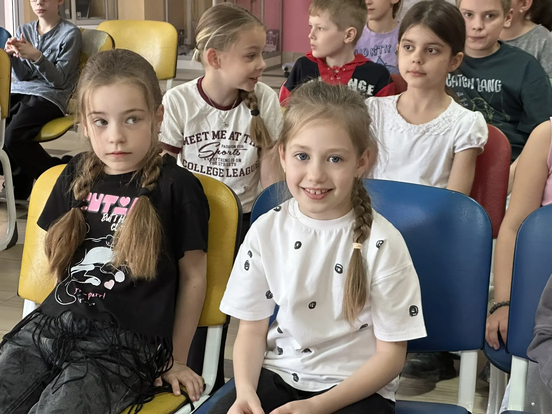 🎭  День 2 в лагере: входим в роль!  Сегодняшний день прошёл под знаком творчества и перевоплощений. 