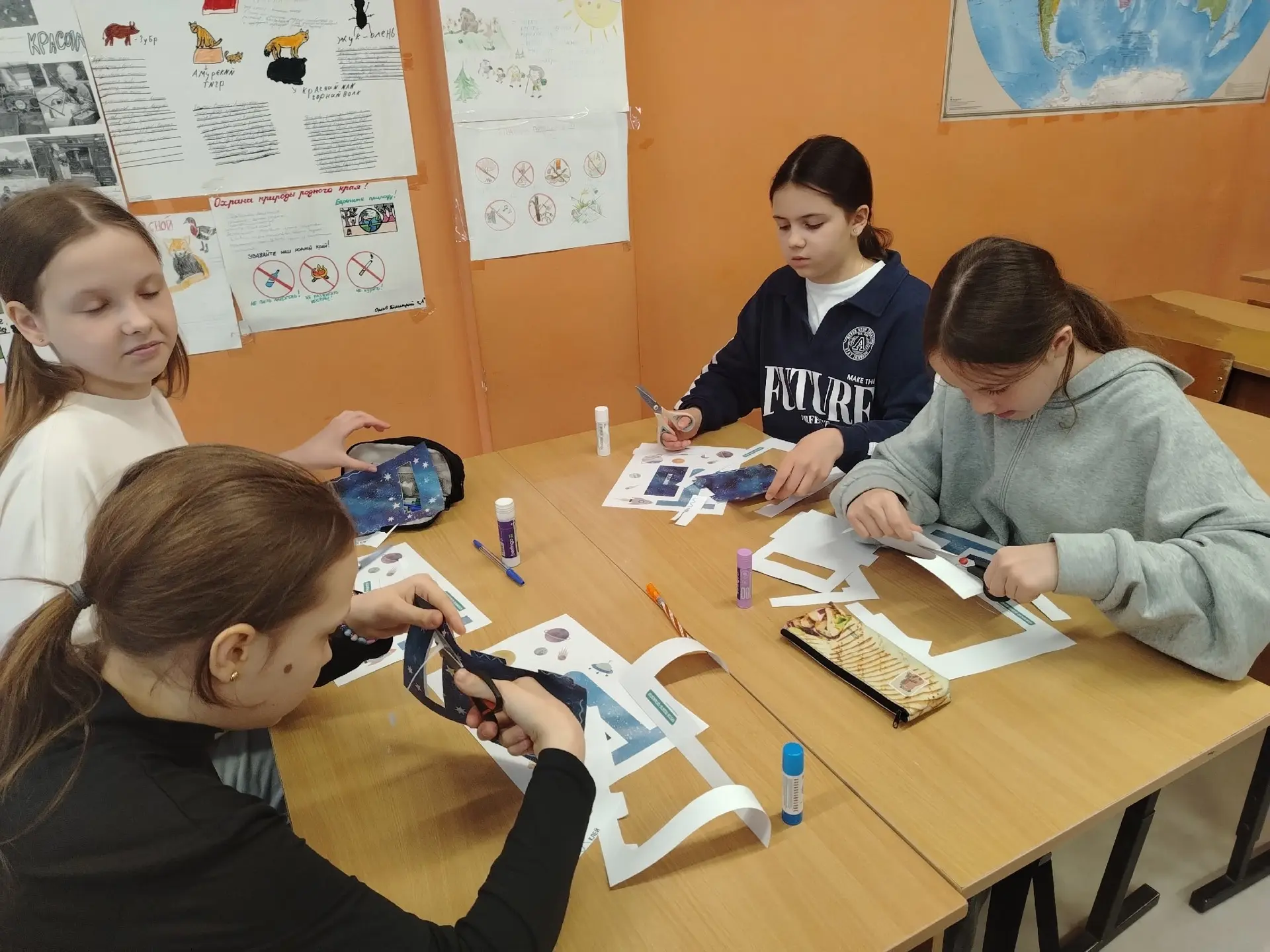 Космическая экспедиция 4 класса: «Поехали!» 🚀    Сегодня, 10 апреля, в преддверии Дня космонавтики н