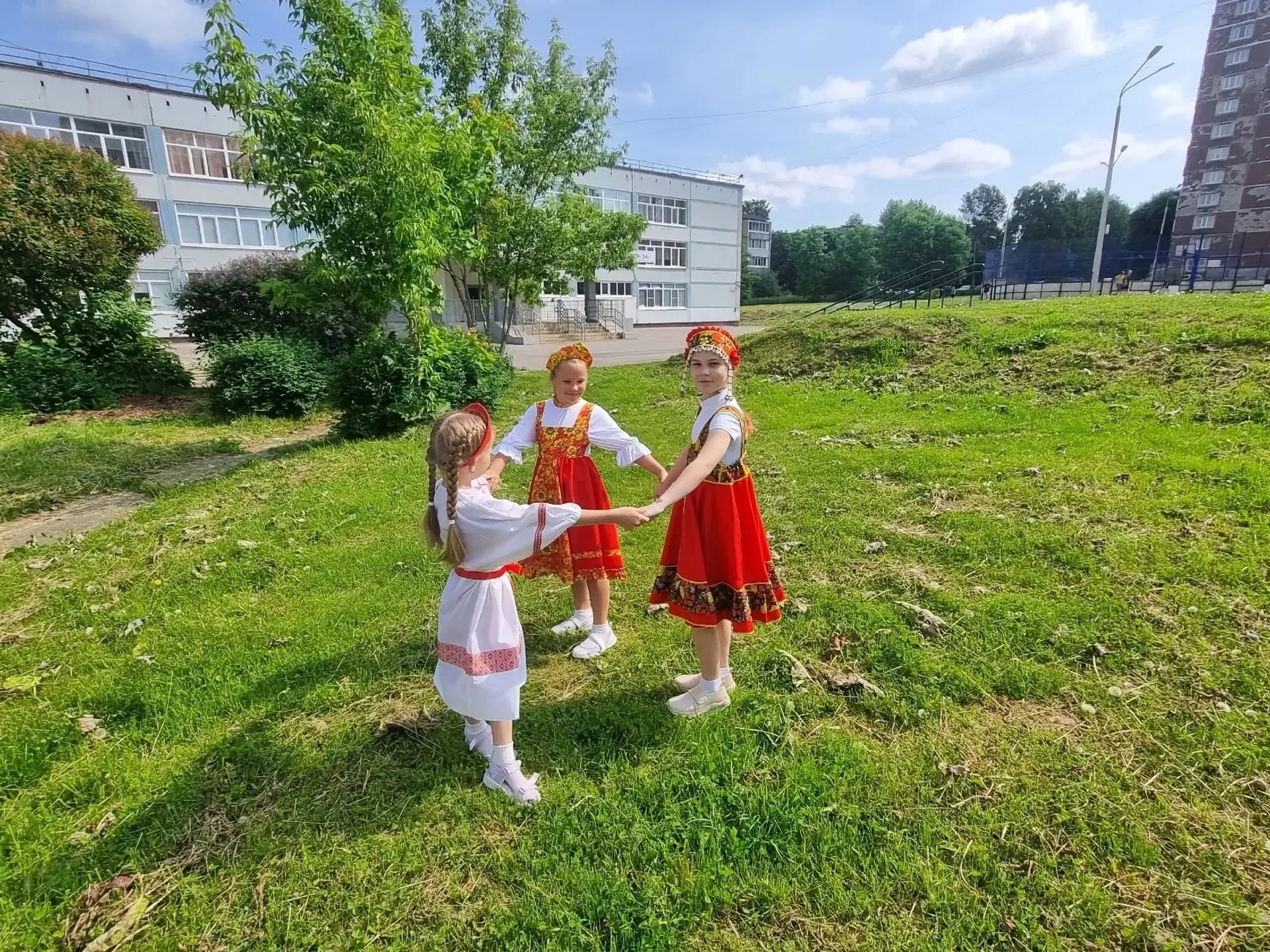 Сегодня ученики нашего пришкольного лагеря со своими педагогами приняли активное участие в празднике