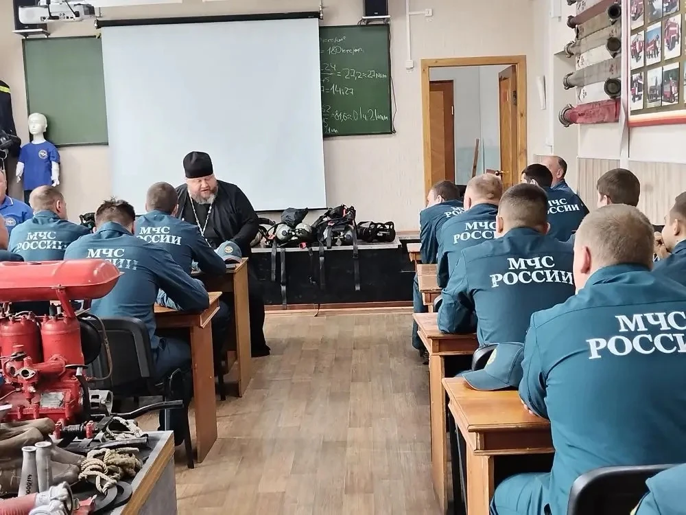 Состоялась беседа иерея Антония Васильева с курсантами и новобранцами пожарной службы