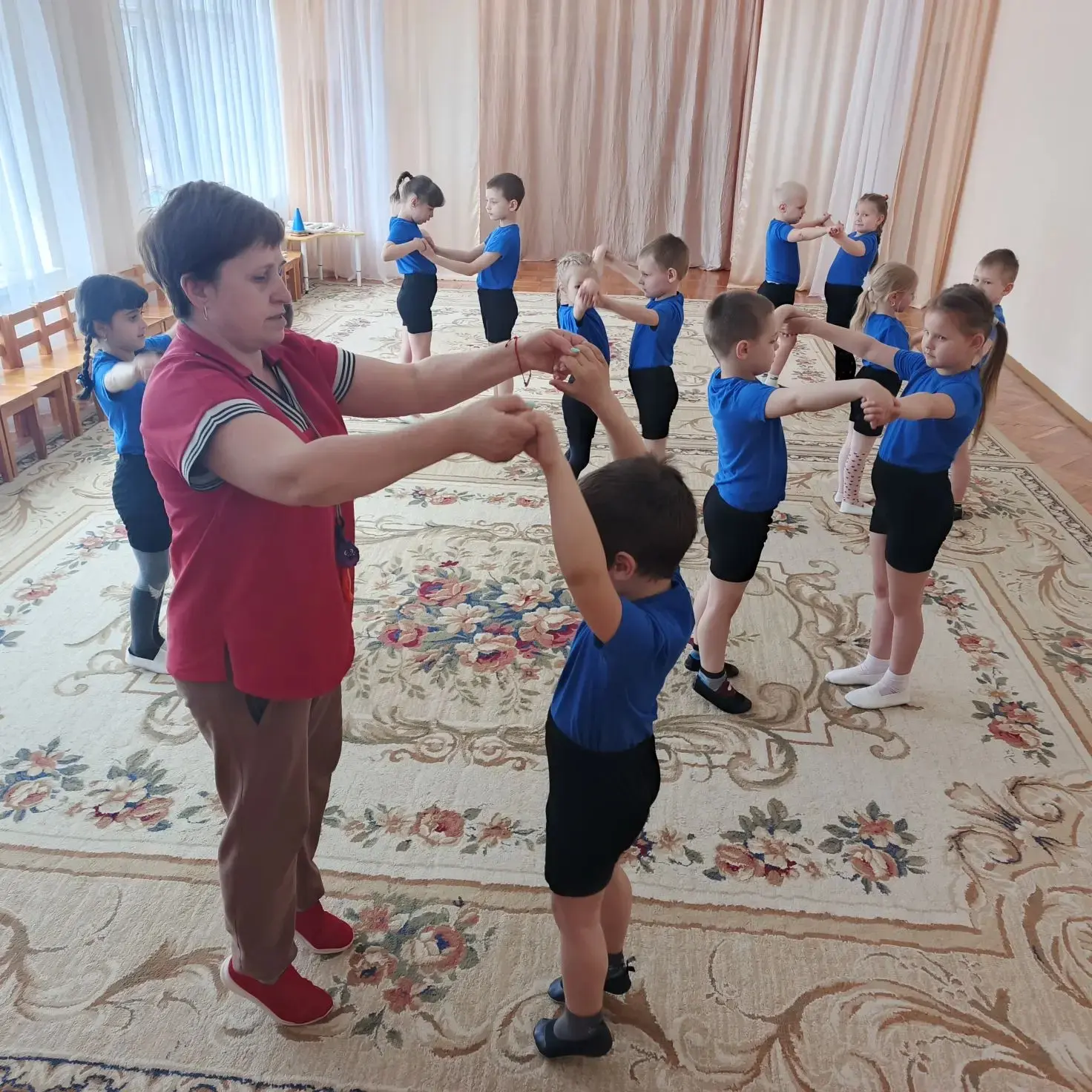 Физкультурное занятие в старшей группе "Непоседы"