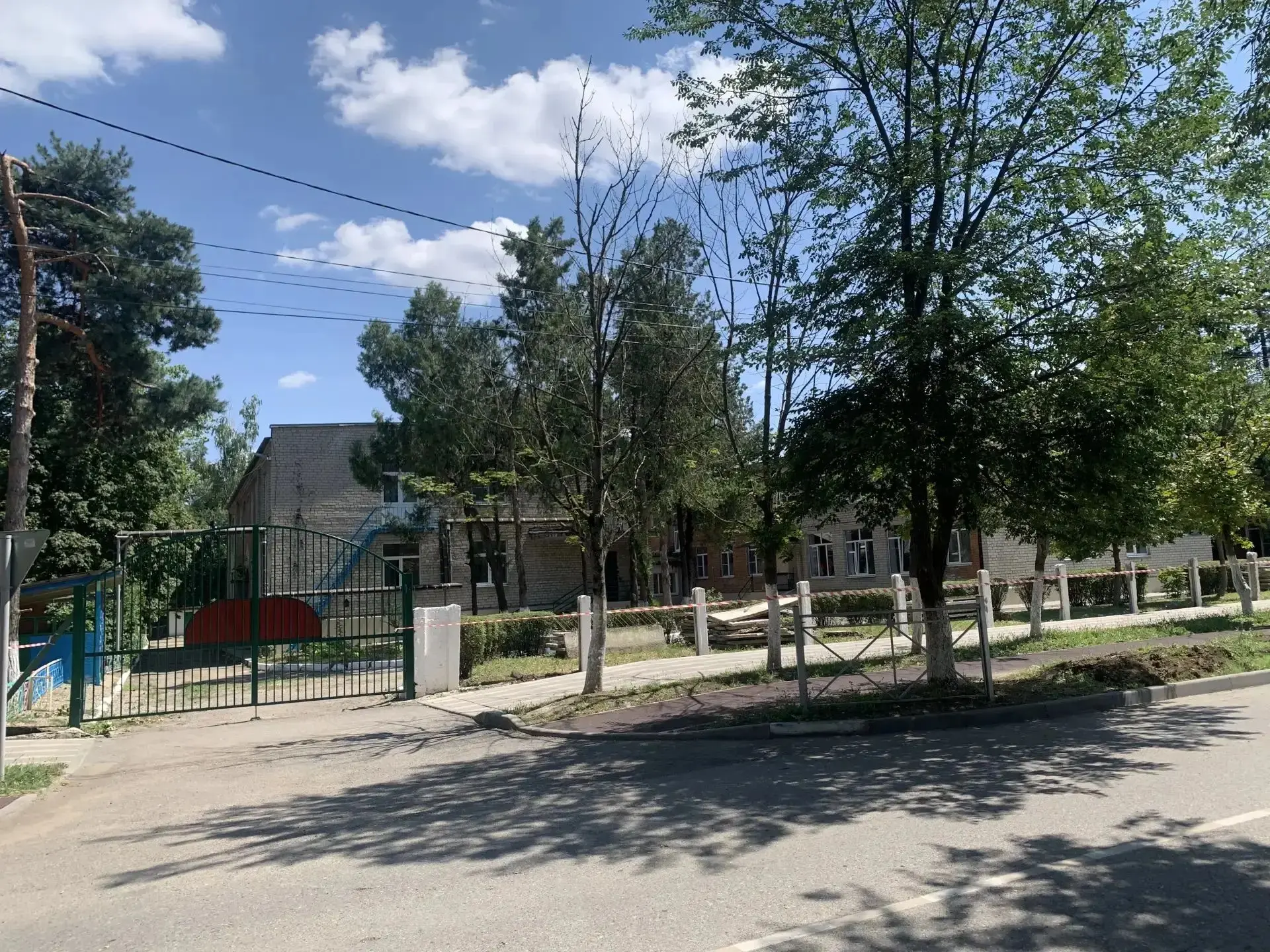В целях безопасности и в соответствии с требованиями антитеррористической защищенности продолжаются 