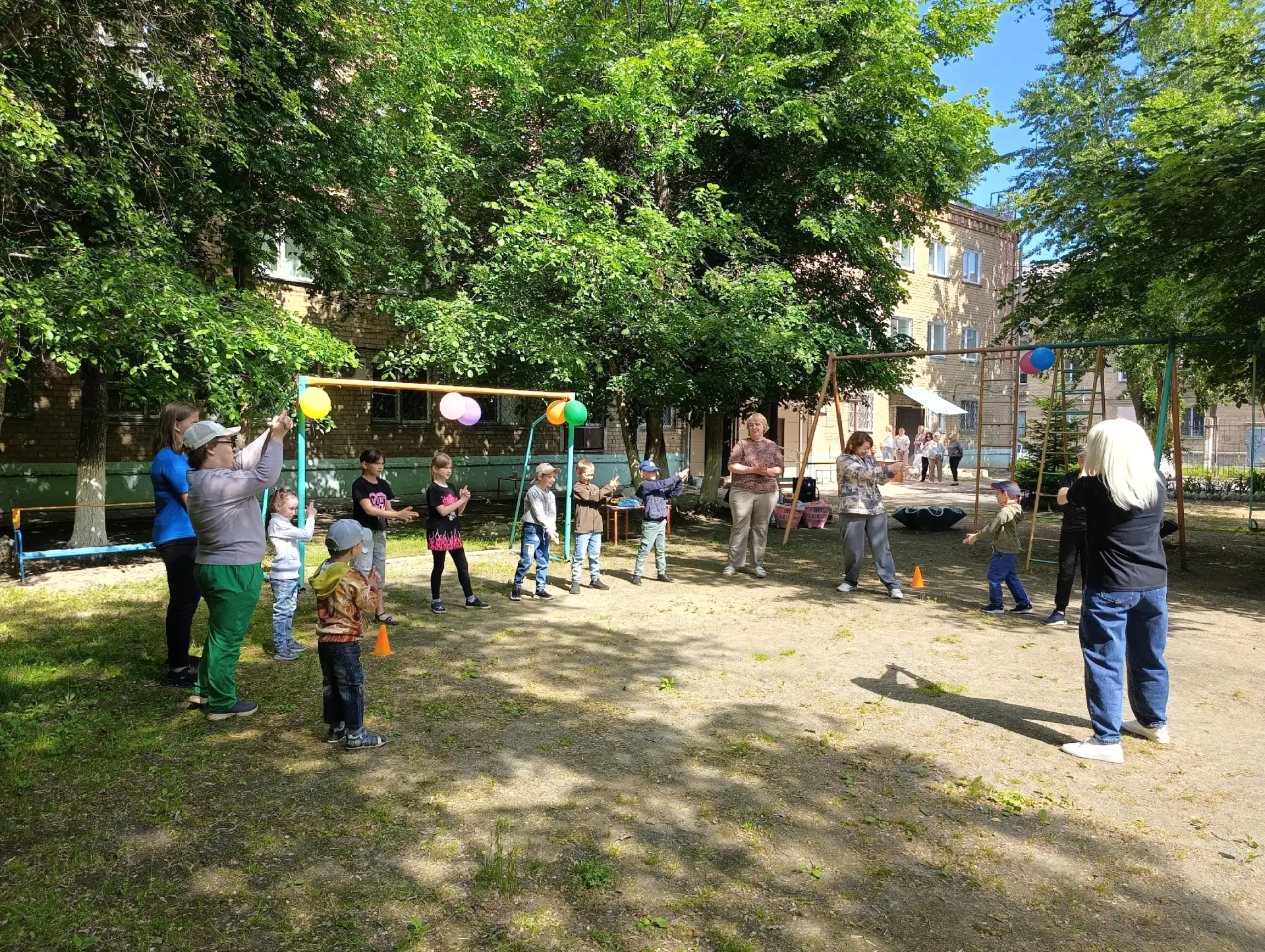 🌻В Семейном МФЦ весело встретили лето☀

В Семейном МФЦ прошёл праздник «Выше радуги», посвящённый М