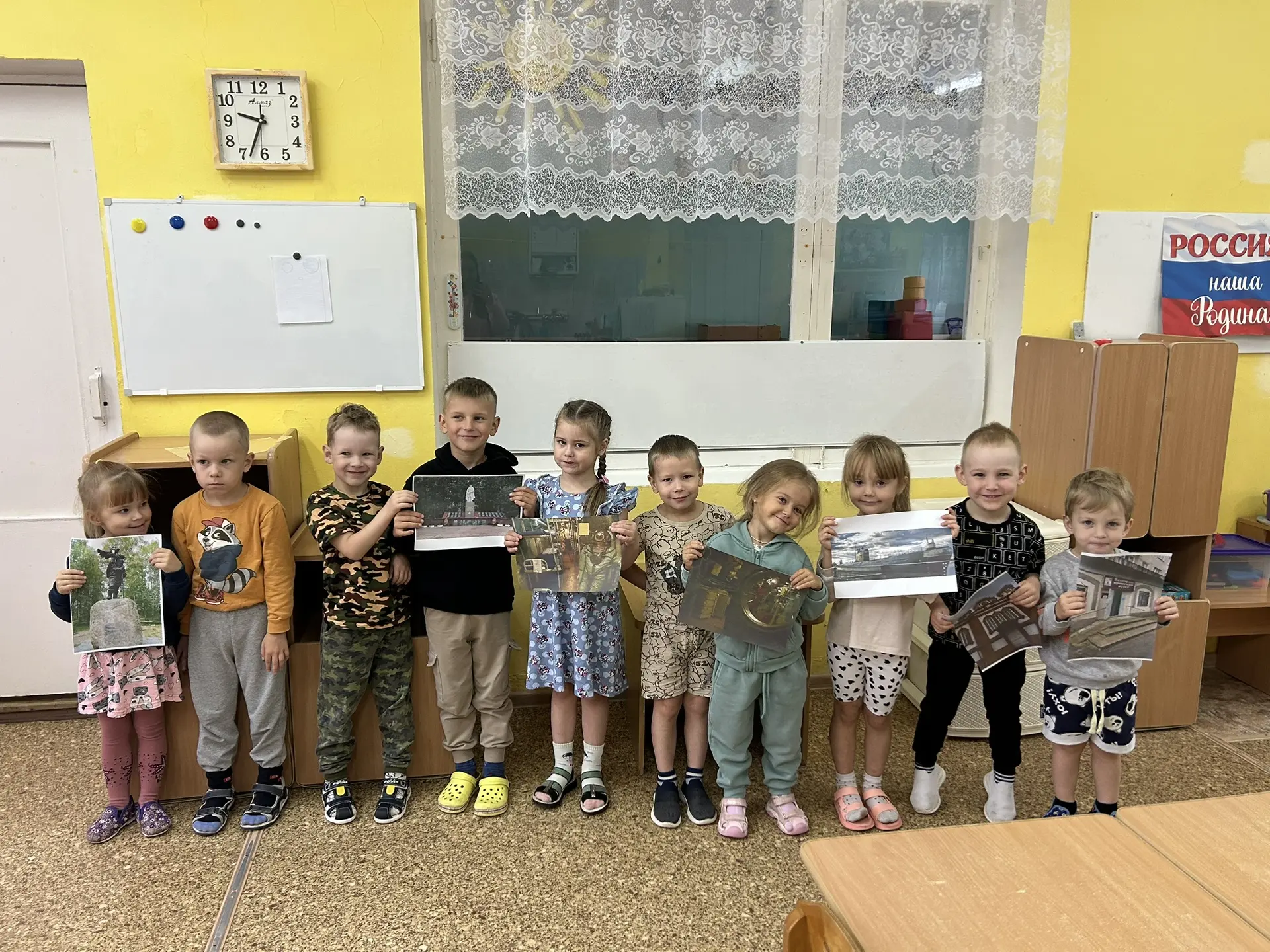 Сегодня в старшей компенсирующей группе прошло занятие «Край родной – Вытегория». Дети ...
