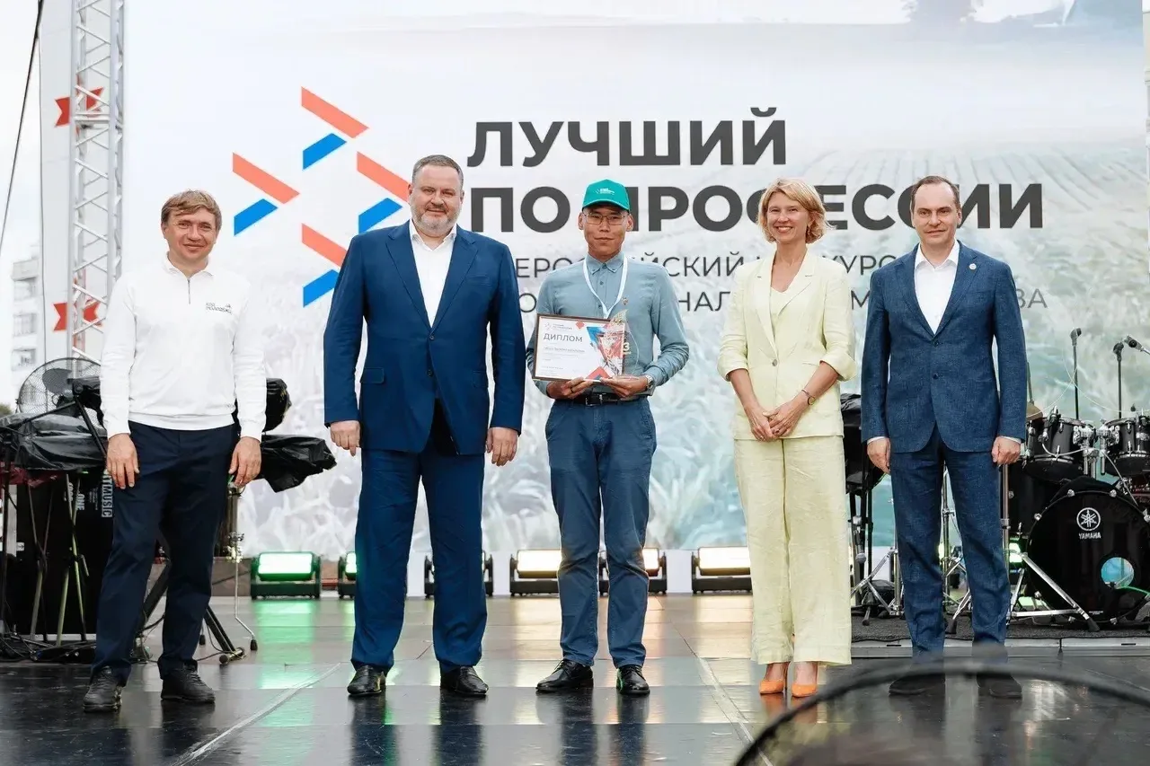 🔥 Участники #ЛучшийПоПрофессии идут к вершине через опыт, мастерство и веру в свое дел...