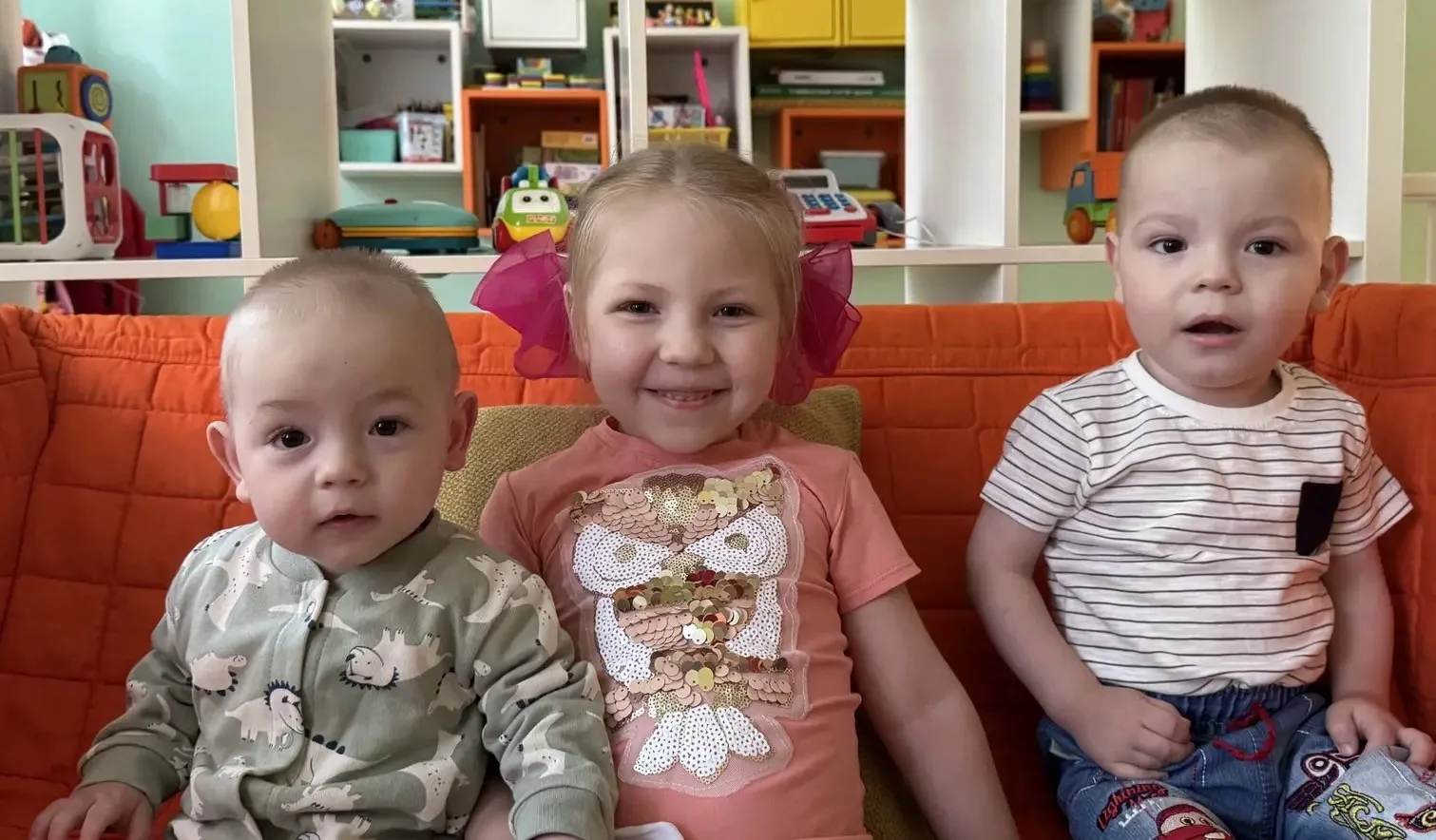 #детивсемье

Сегодня хотим познакомить вас с Алиной, Александром и Андреем. Это родные братья с сест