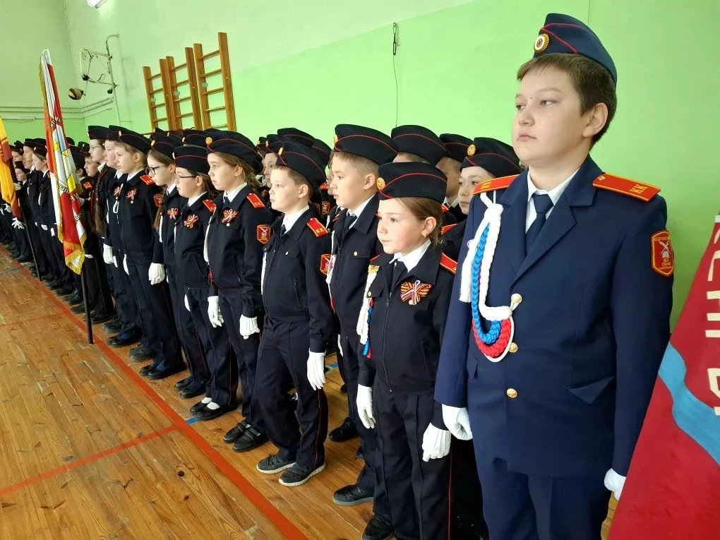 Еженедельная кадетская поверка в школе — это мероприятие, которое проводится среди учащихся-кадетов 