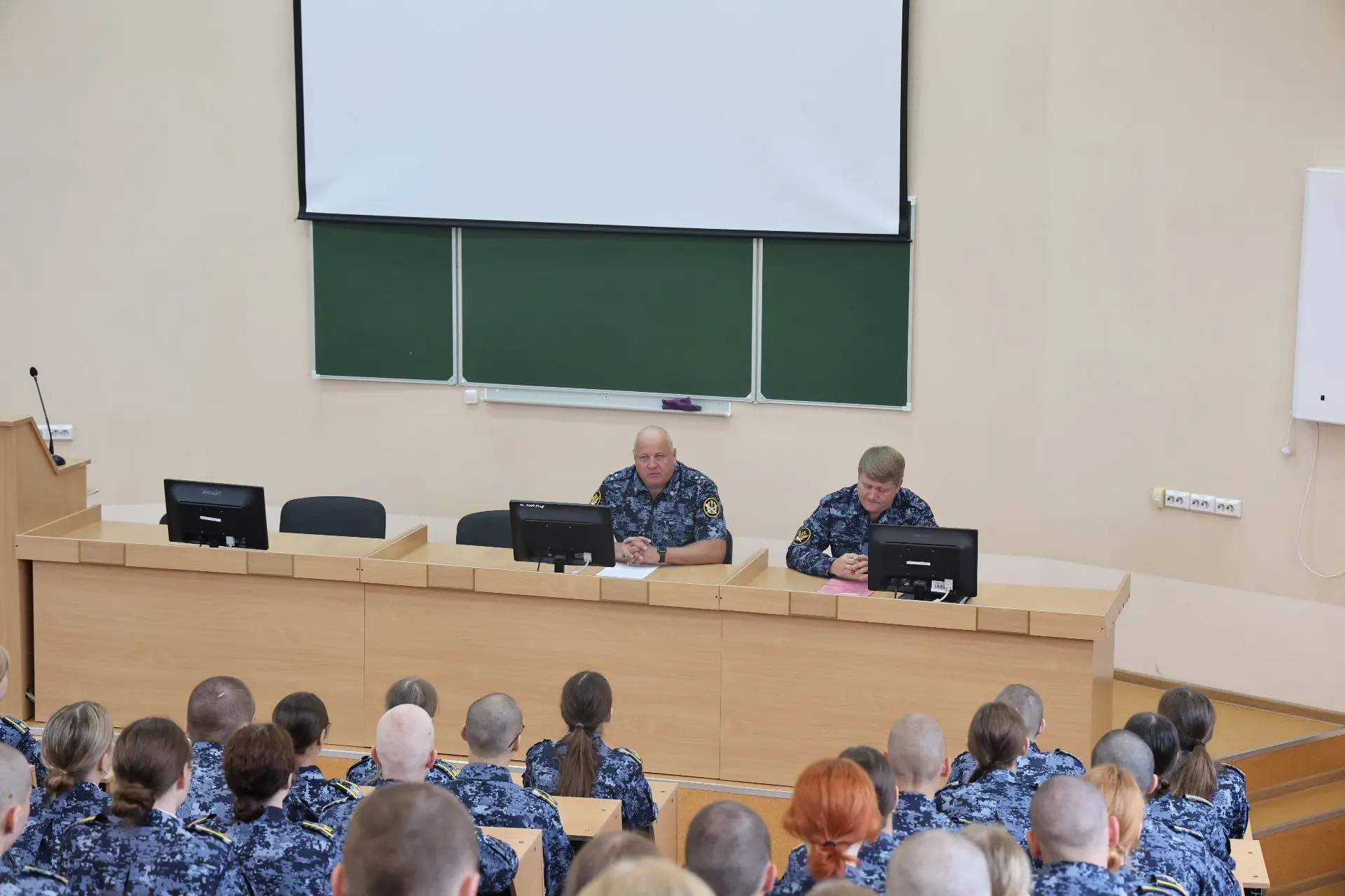 В Пермском институте ФСИН России состоялась встреча руководства с курсантами набора 202...