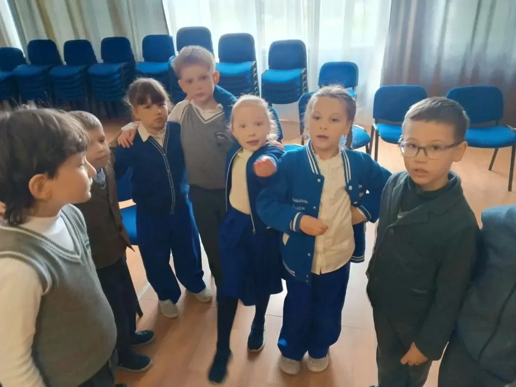 ❗️Веселые уроки музыки❗️  🎶24 и 27 апреля в актовом зале для обучающихся 1а и 1б класса учителем муз