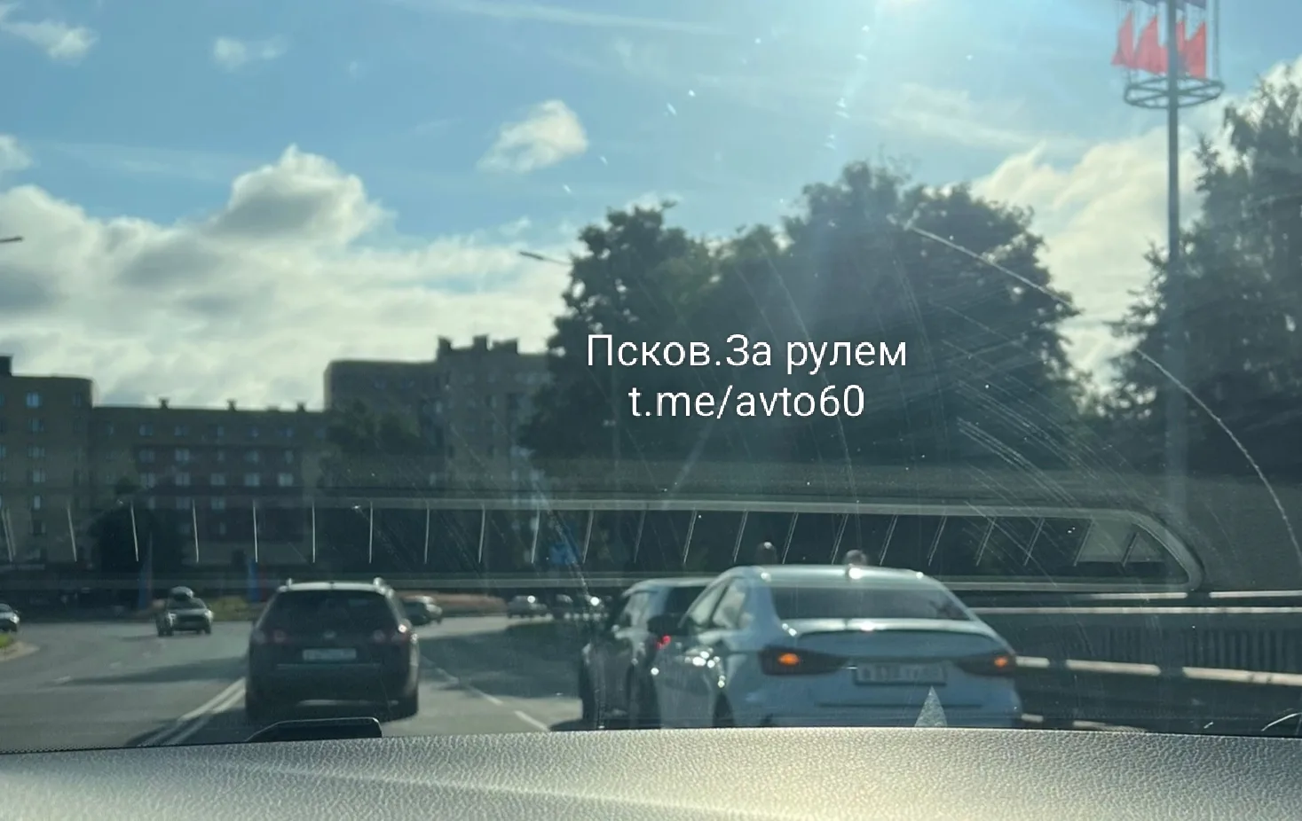 ДТП на мосту 50-летия Октября, правая полоса в сторону площади Героев-Десантников