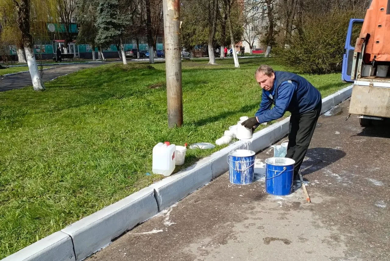 Сквер "Ветеран" сегодня преобразится  Уютная зелёная зона возле цирка заботливо убрана за несколько 