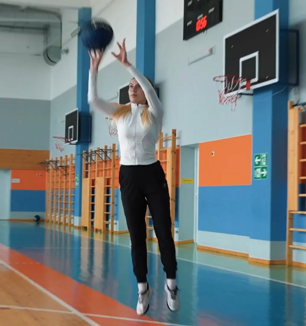 Гуру физкультуры едет на финал!👍
Елена Александровна Вдовина, учитель физкультуры, вышла в финал Вс