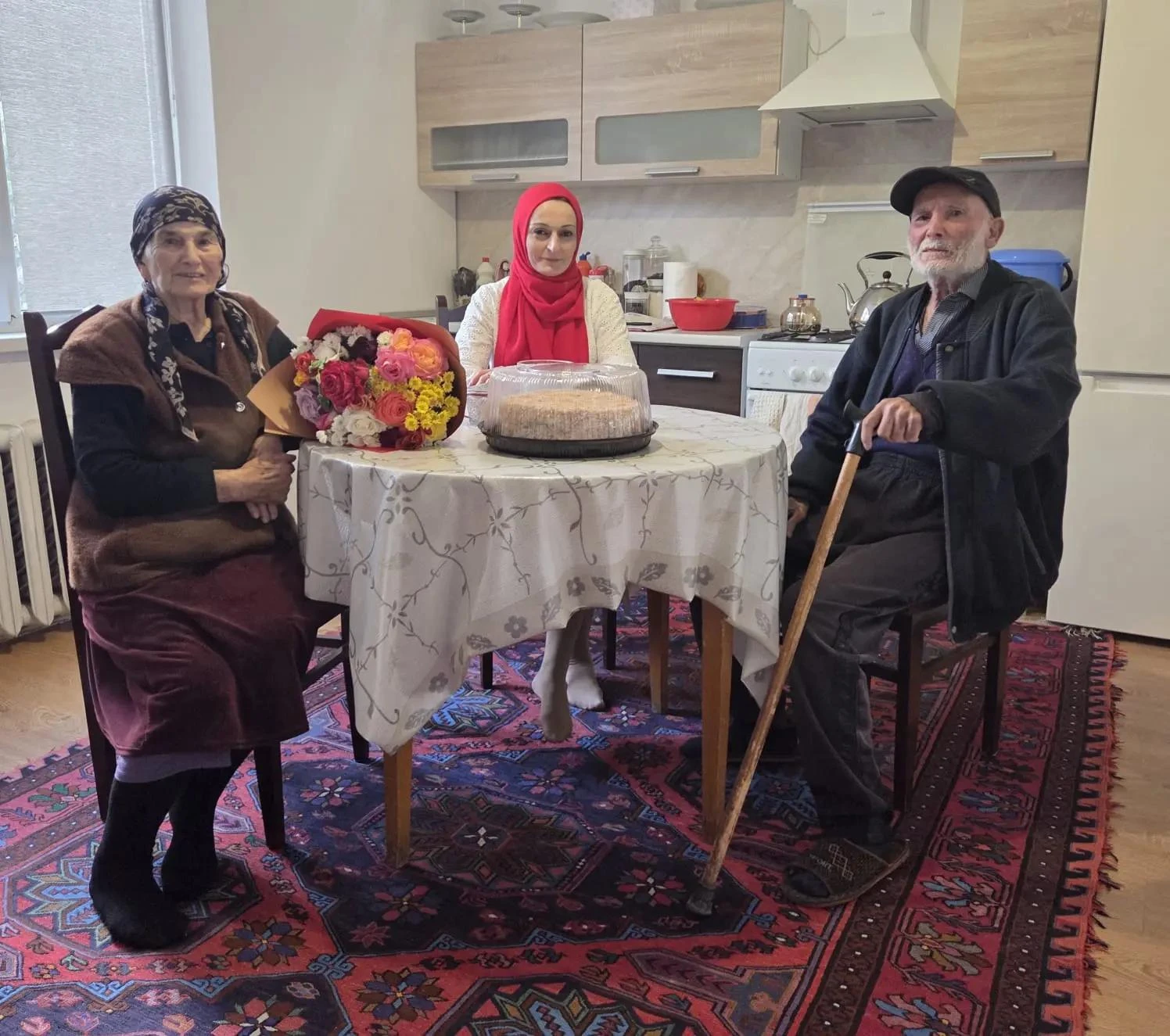 «Приходит Салига — и сразу день светлее. Не торопится, всё сделает, что нужно, а потом ...